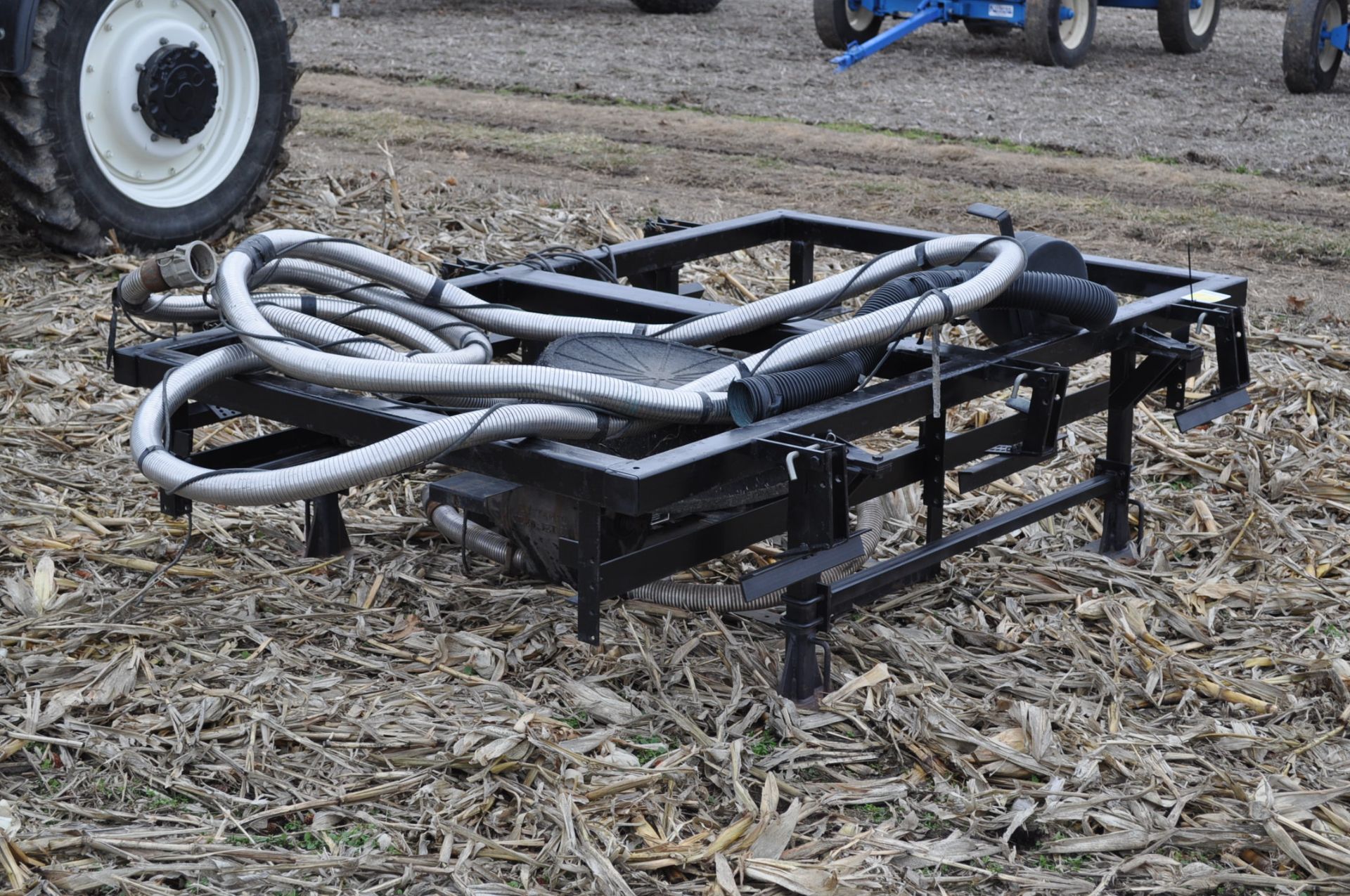 Yetter Seed Jet II air transfer seed tender, holds 2 pro boxes, Briggs & Stratton gas engine - Image 4 of 9