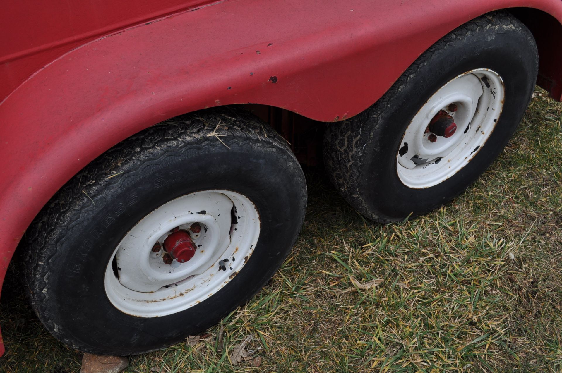 68” x 12.5’ livestock trailer, tandem axle, bumper pull, center gate, rear sliding door, side - Image 5 of 9