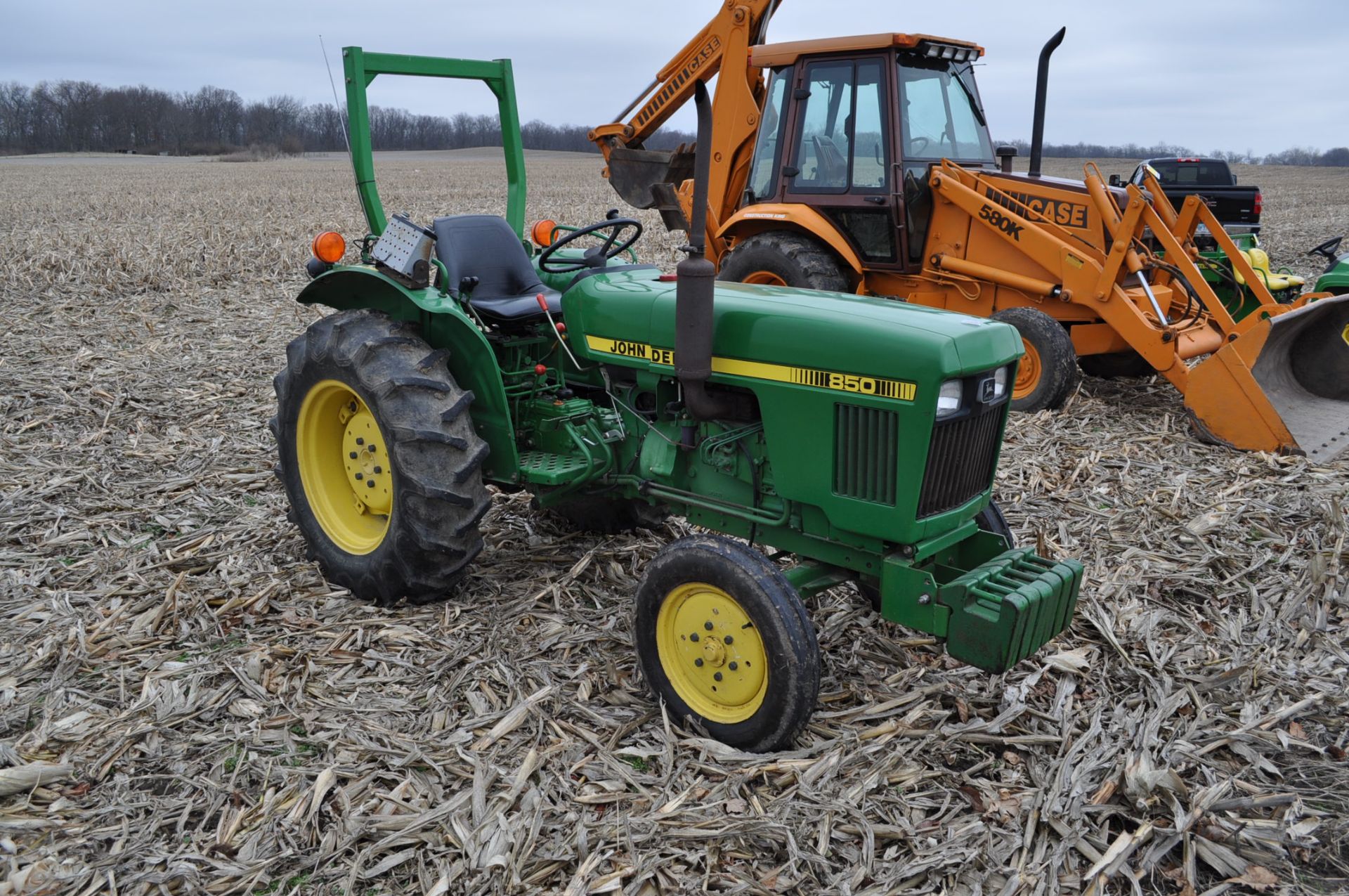 John Deere 850 utility tractor, diesel, 12.4-24 rear, 5.00-16 front, 2 hyd remotes, 3 pt, 540 pto, - Image 4 of 13