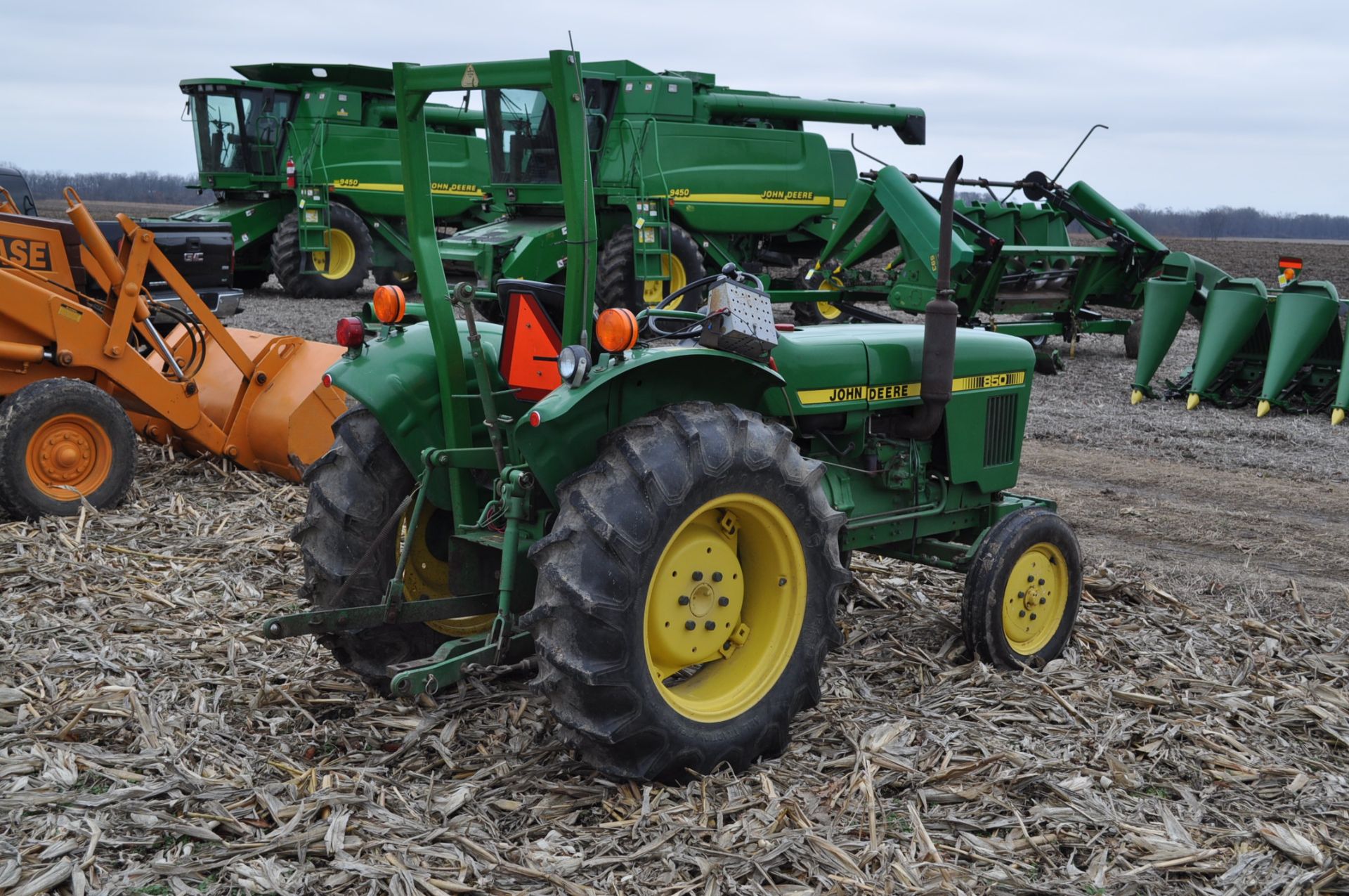 John Deere 850 utility tractor, diesel, 12.4-24 rear, 5.00-16 front, 2 hyd remotes, 3 pt, 540 pto, - Image 3 of 13