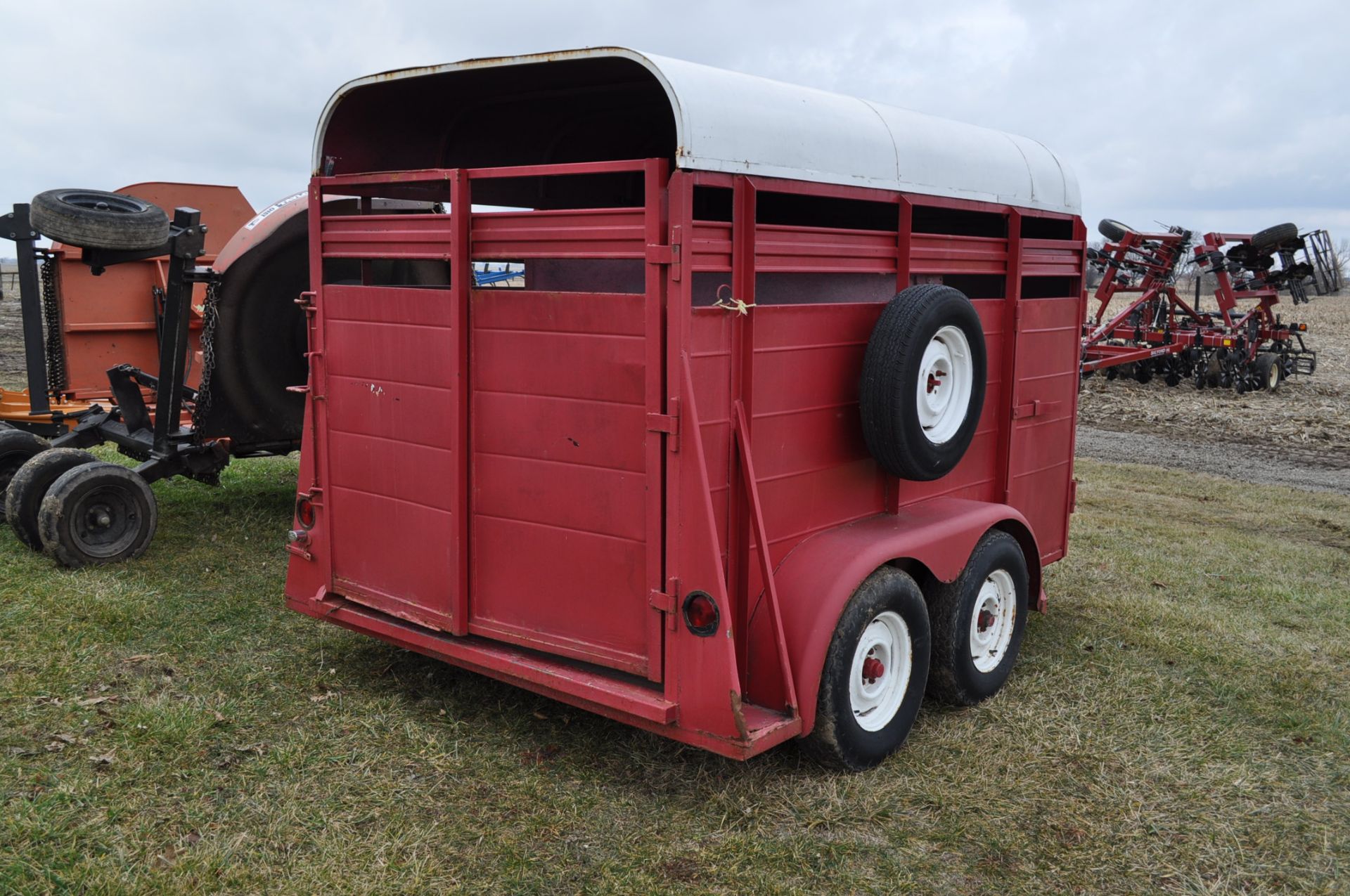 68” x 12.5’ livestock trailer, tandem axle, bumper pull, center gate, rear sliding door, side - Image 3 of 9