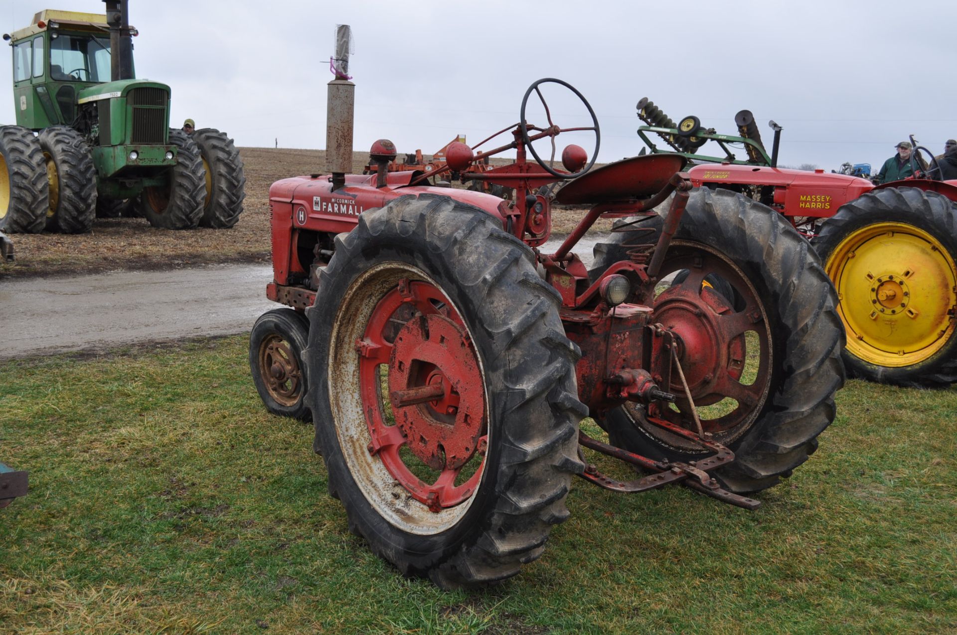McCormick Farmall H tractor, 12.4-38 rear, narrow front, side pulley, 540 pto, SN FBH273308XL - Image 2 of 14