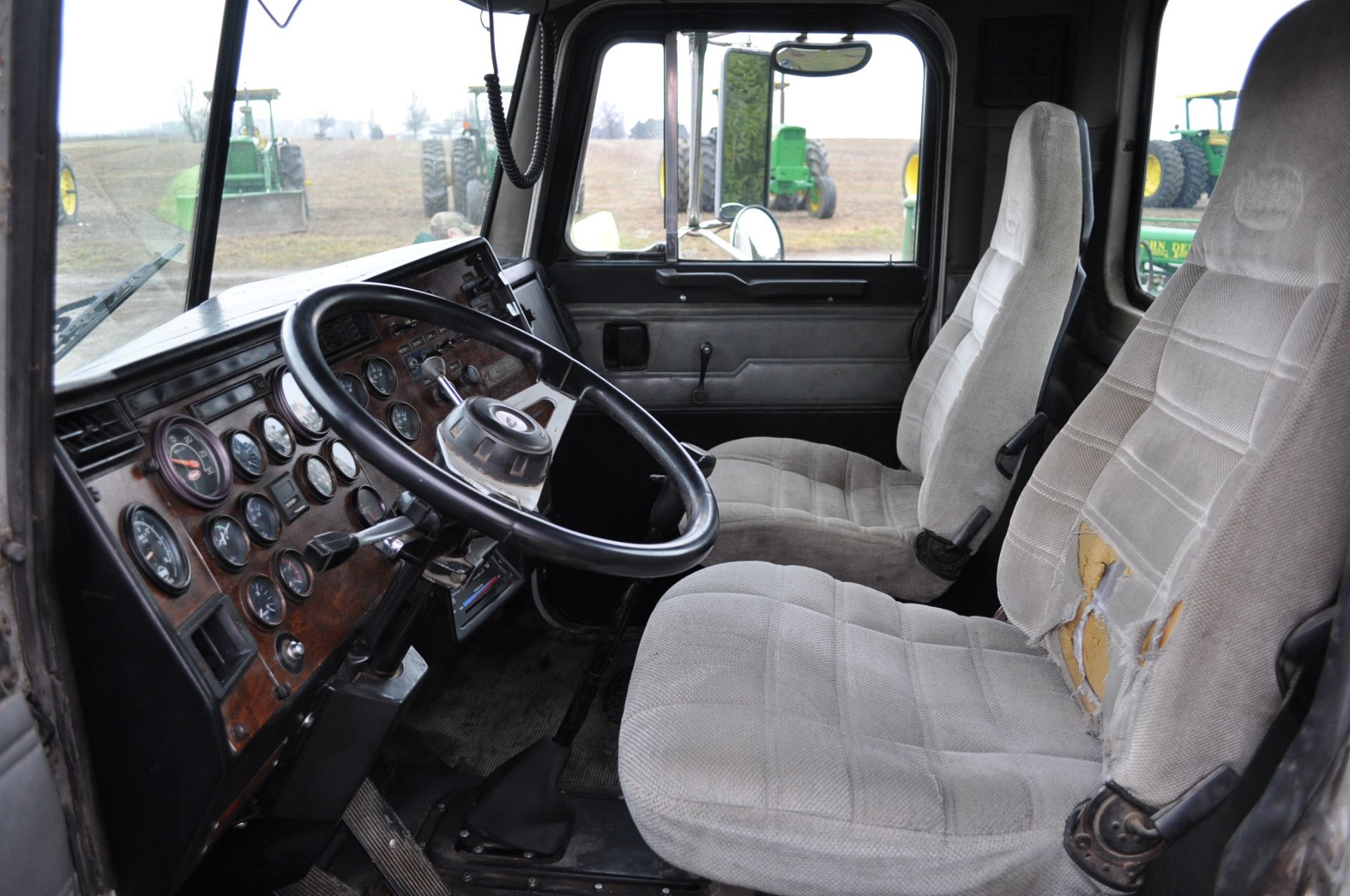 1988 Peterbilt 379 semi, ext hood, 444 Cummins, 15-speed, Peterbilt Air Leaf, single line wet kit, - Image 12 of 22