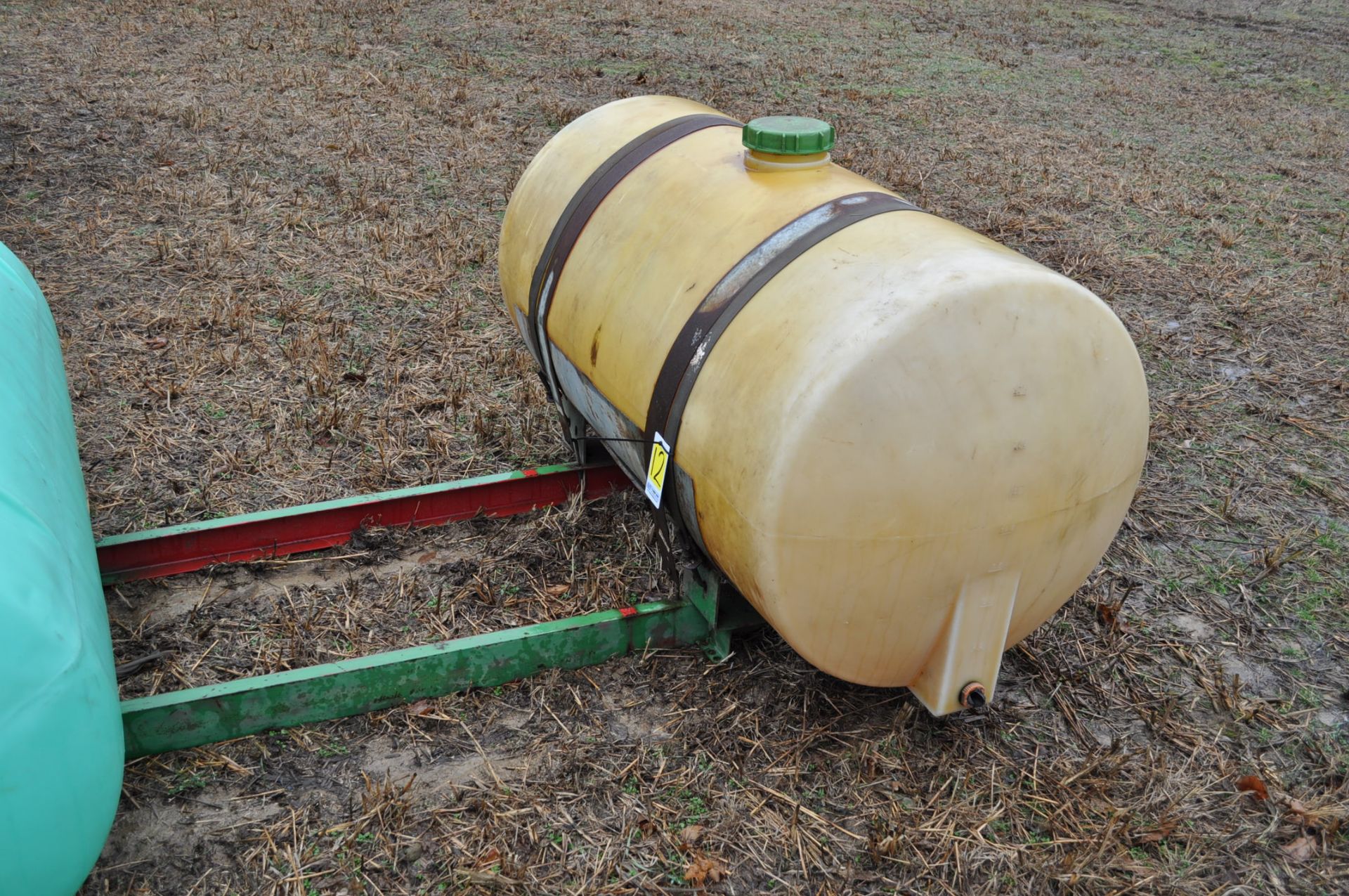 200 gallon round poly tank with cradle - Image 4 of 4