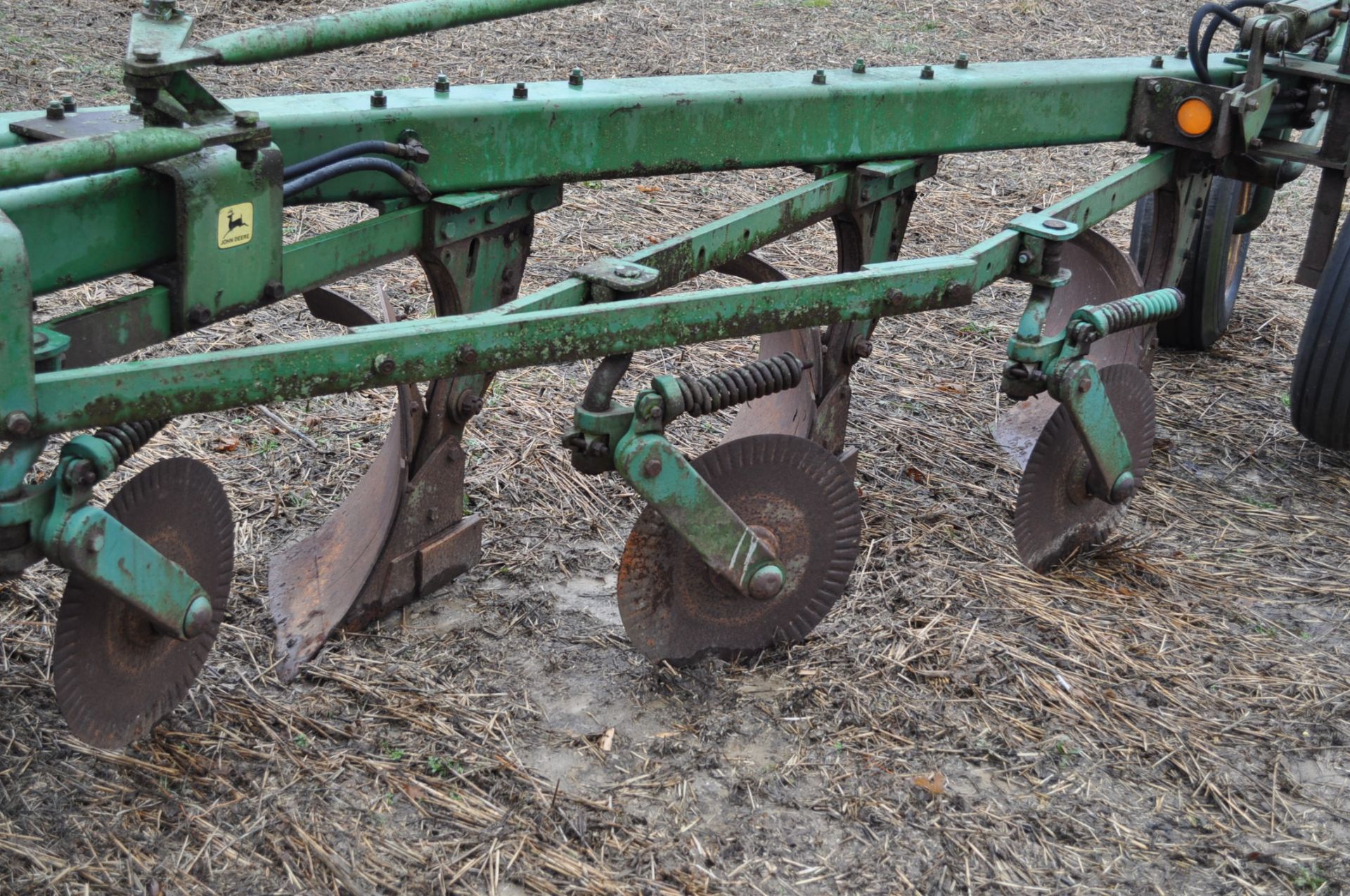 John Deere 1350-1450 5 x 16” plow, hyd tail wheel, coulters - Image 5 of 9