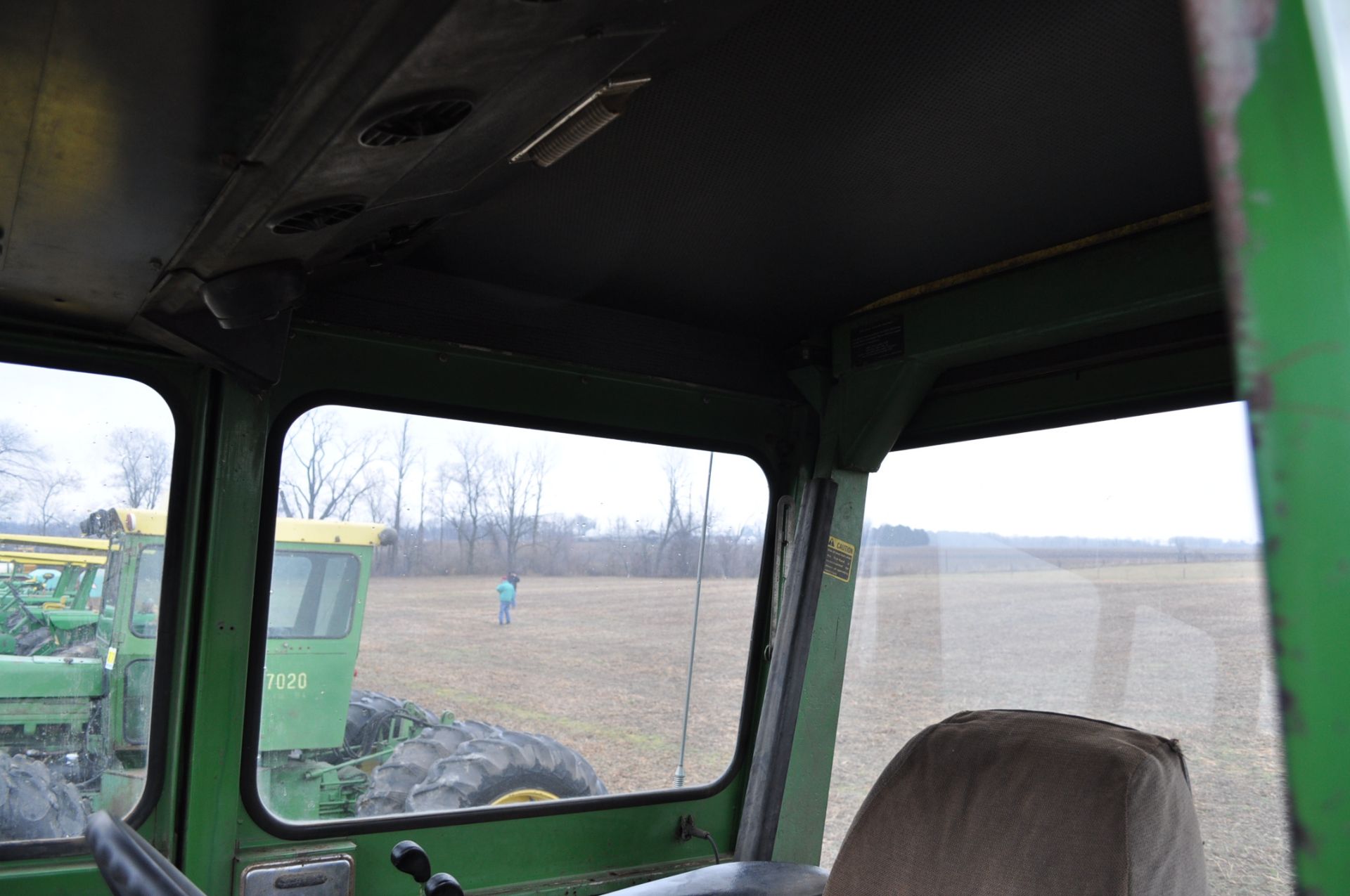 John Deere 7520 tractor, 4WD, diesel, 18.4-34 duals, original fenders, CHA, cab interior kit, 3 - Image 15 of 24