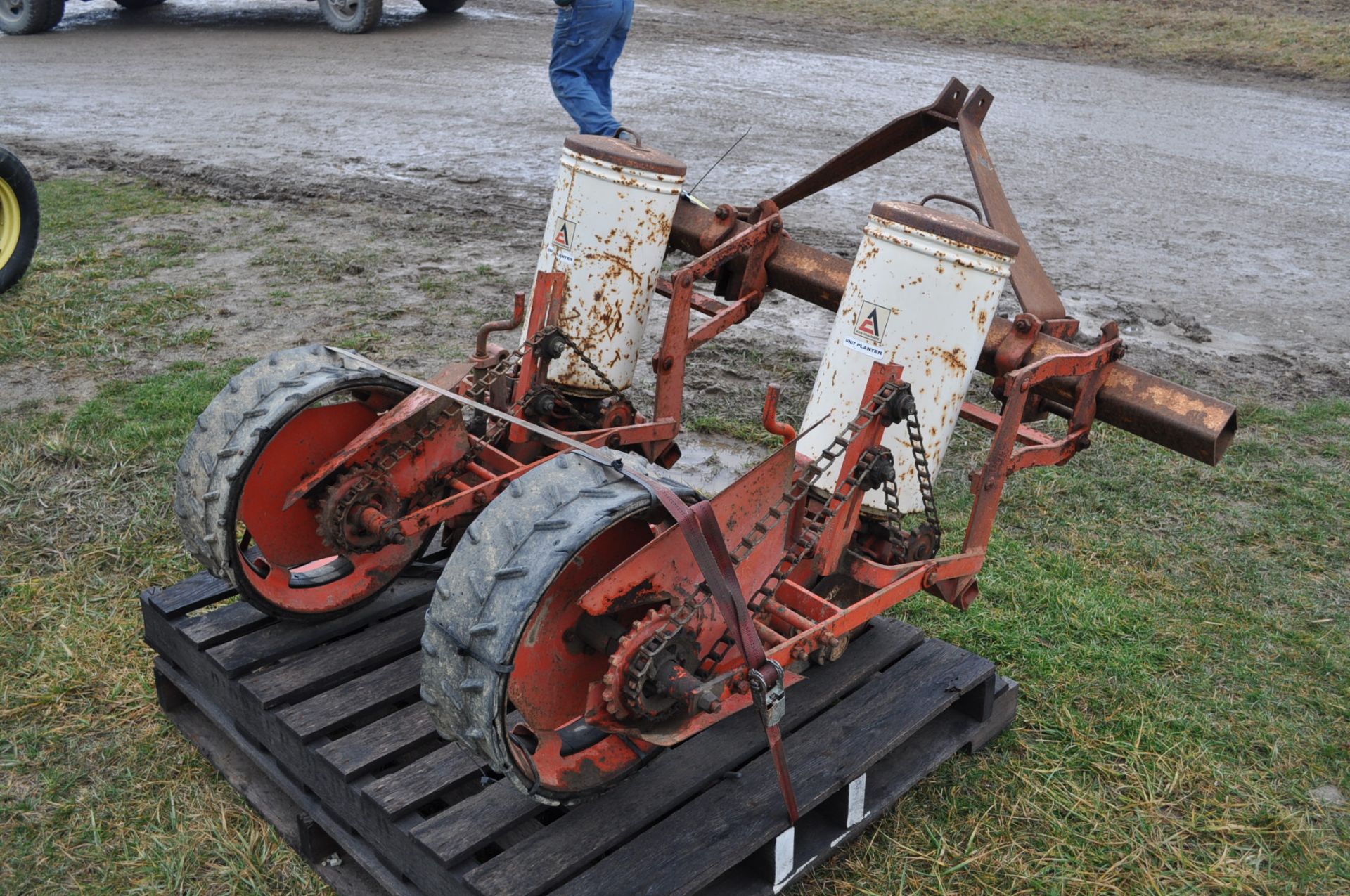 2-row 30” Allis Chalmers plate planter - Image 4 of 9