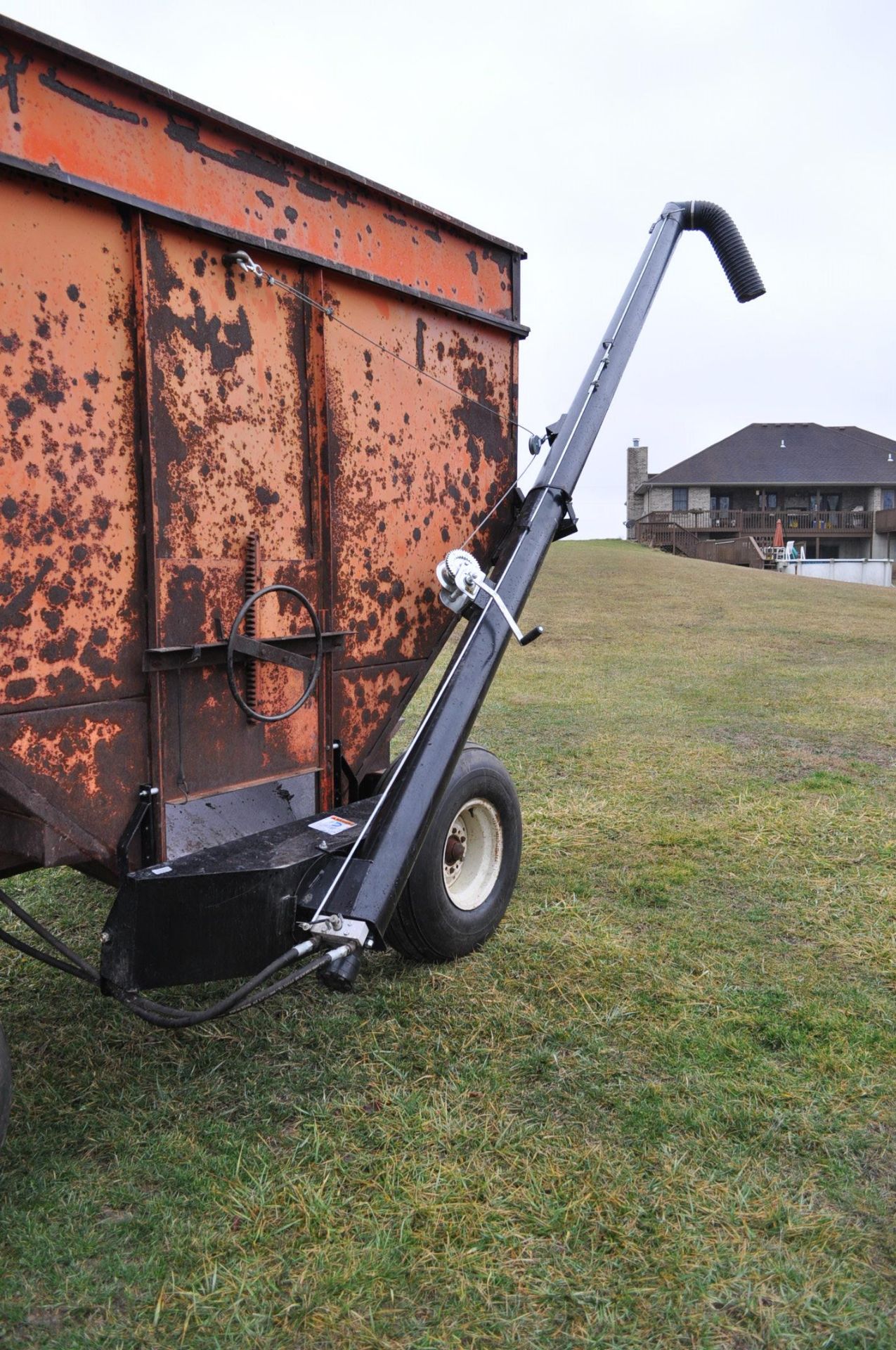 300 bushel gravity seed wagon, 15’ poly cup auger, hyd power unit, 12.5-15 tires - Image 7 of 7