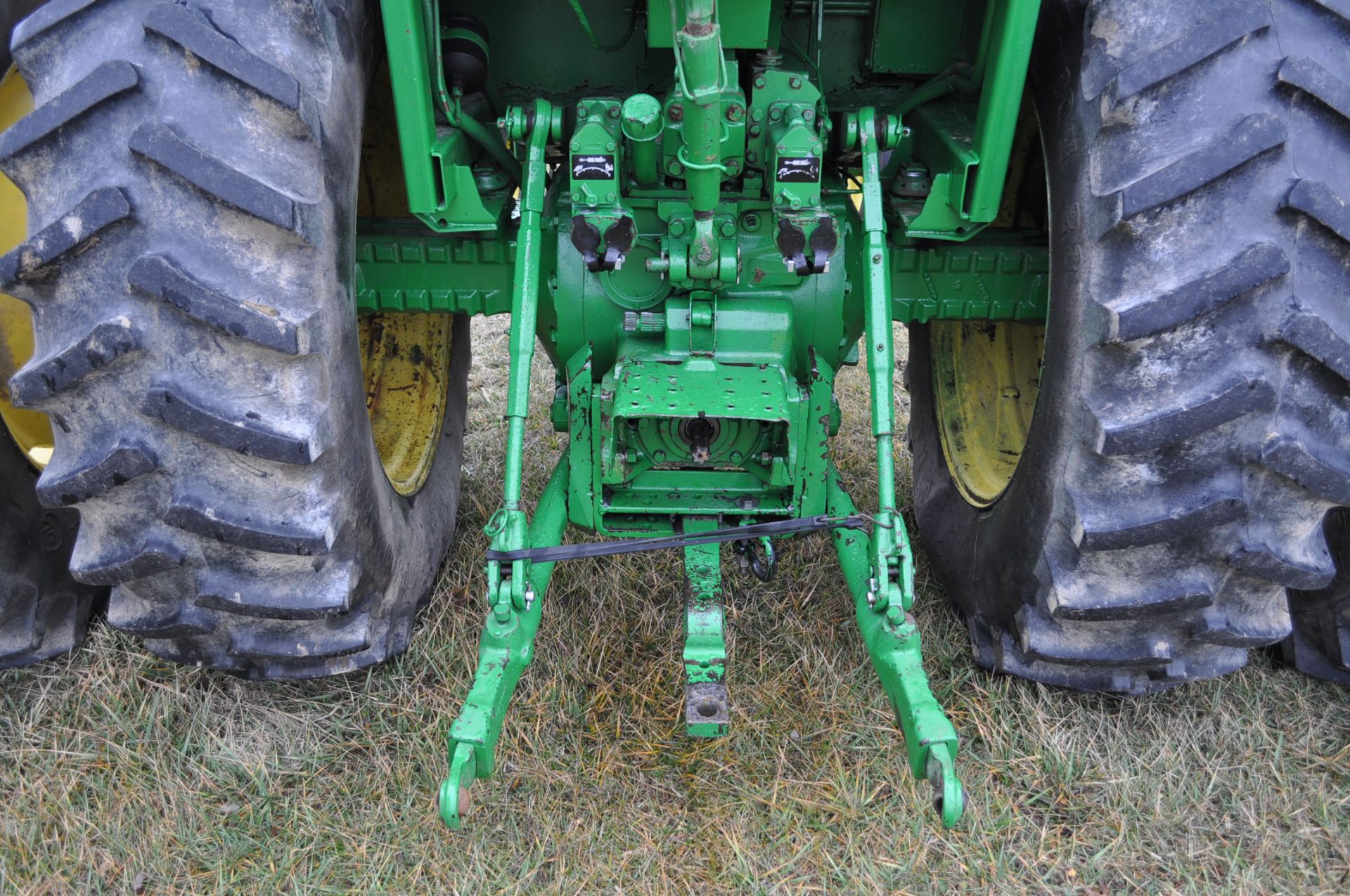 John Deere 4230 tractor, diesel, 18.4-34 hub duals, 10.00-16 front, CHA, Quad range, 2 hyd - Image 14 of 23