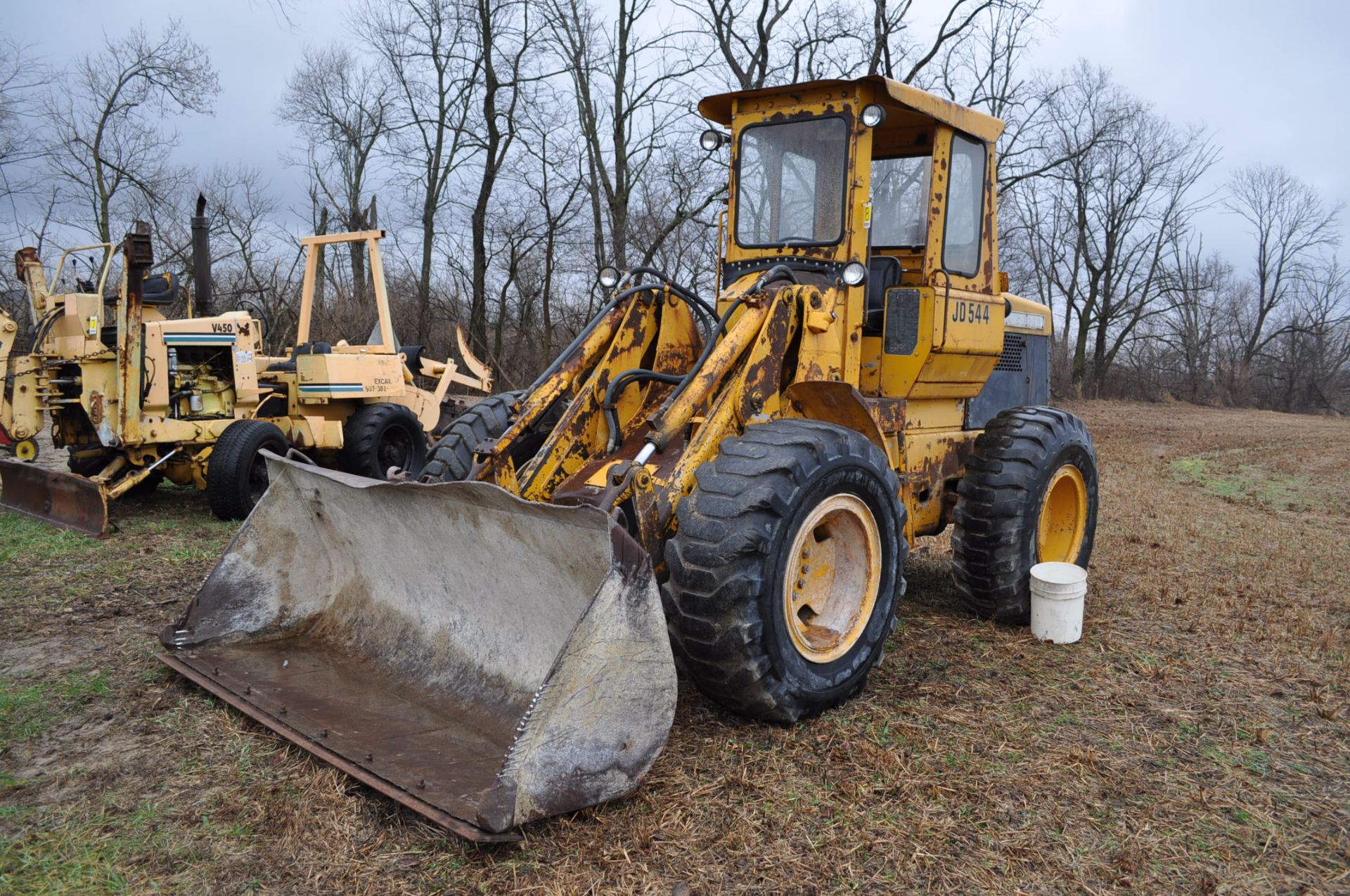 John Deere 544 Payloader, 17.5-25 tires, shows 1074 hrs, SN 0767621