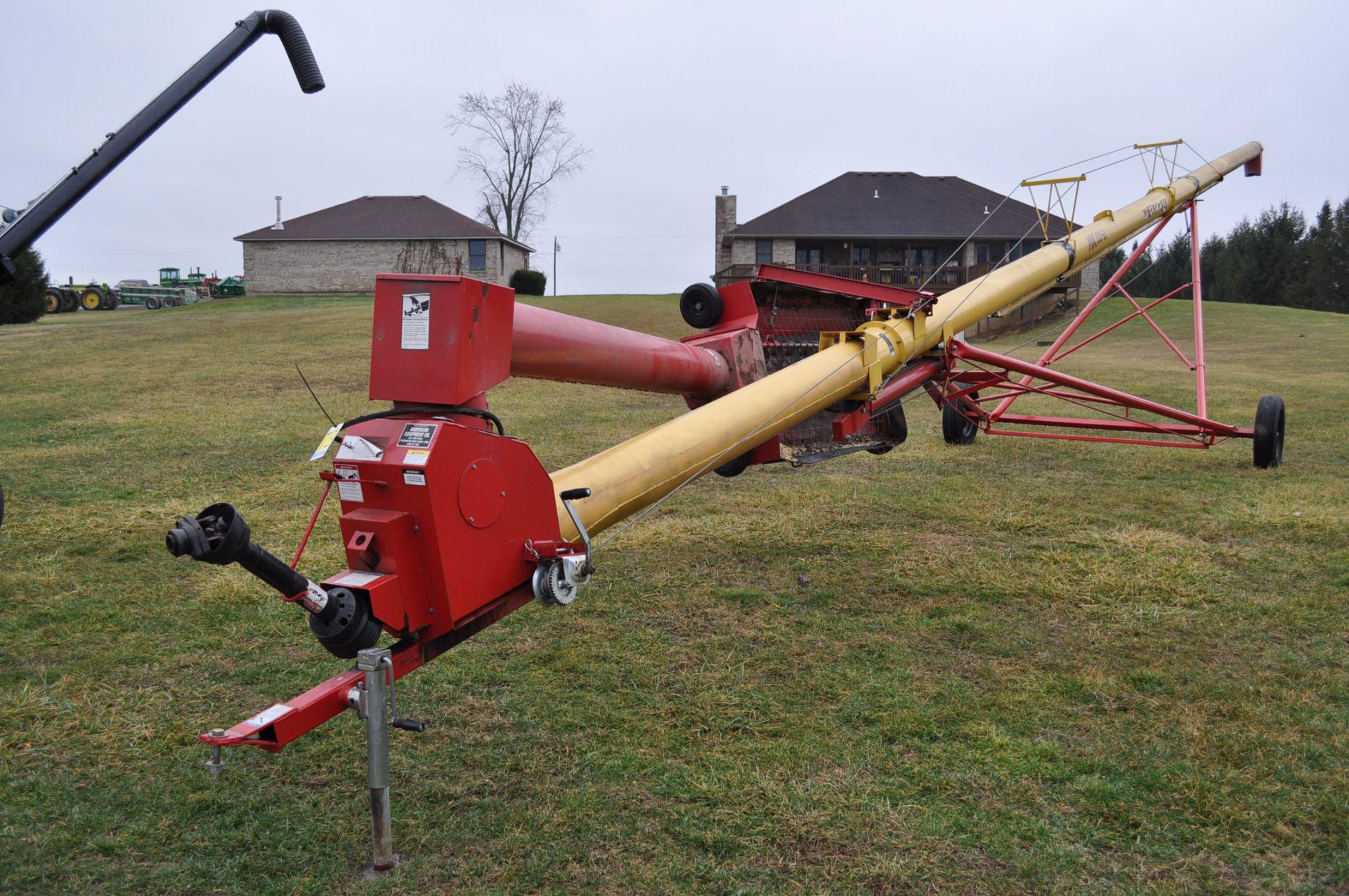 Westfield MK 100-61 swing-a-way auger, 540 pto, hyd raise