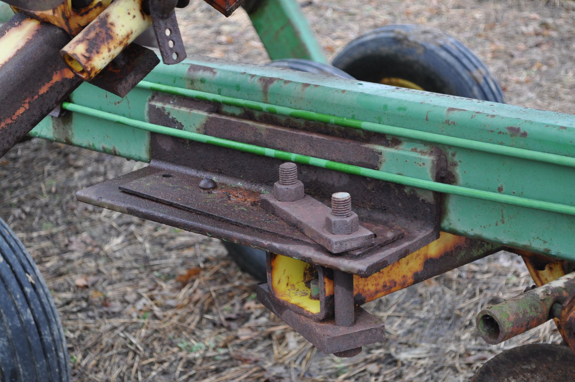 18’ John Deere 220 disc, hyd fold, 9 inch spacing - Image 10 of 15