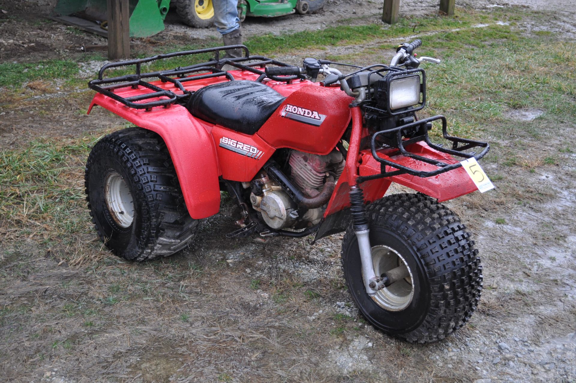 Honda Big Red 3-wheeler, new 25 x 12.00-9 tires - Image 4 of 8