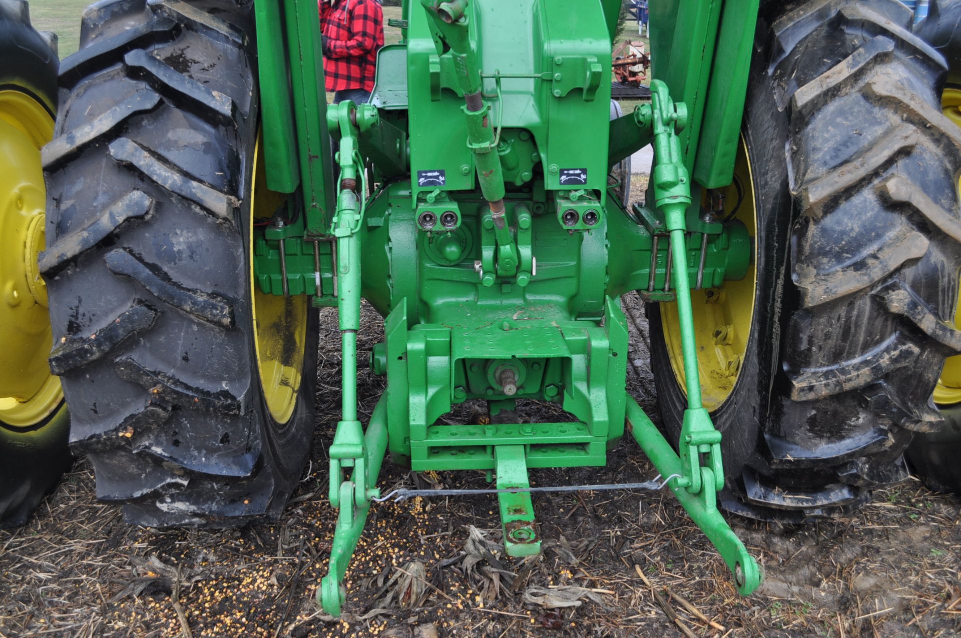 John Deere 4520 tractor, ***4520 frame with 4620 engine**** diesel, 18.4-38 new inside rear - Image 11 of 17