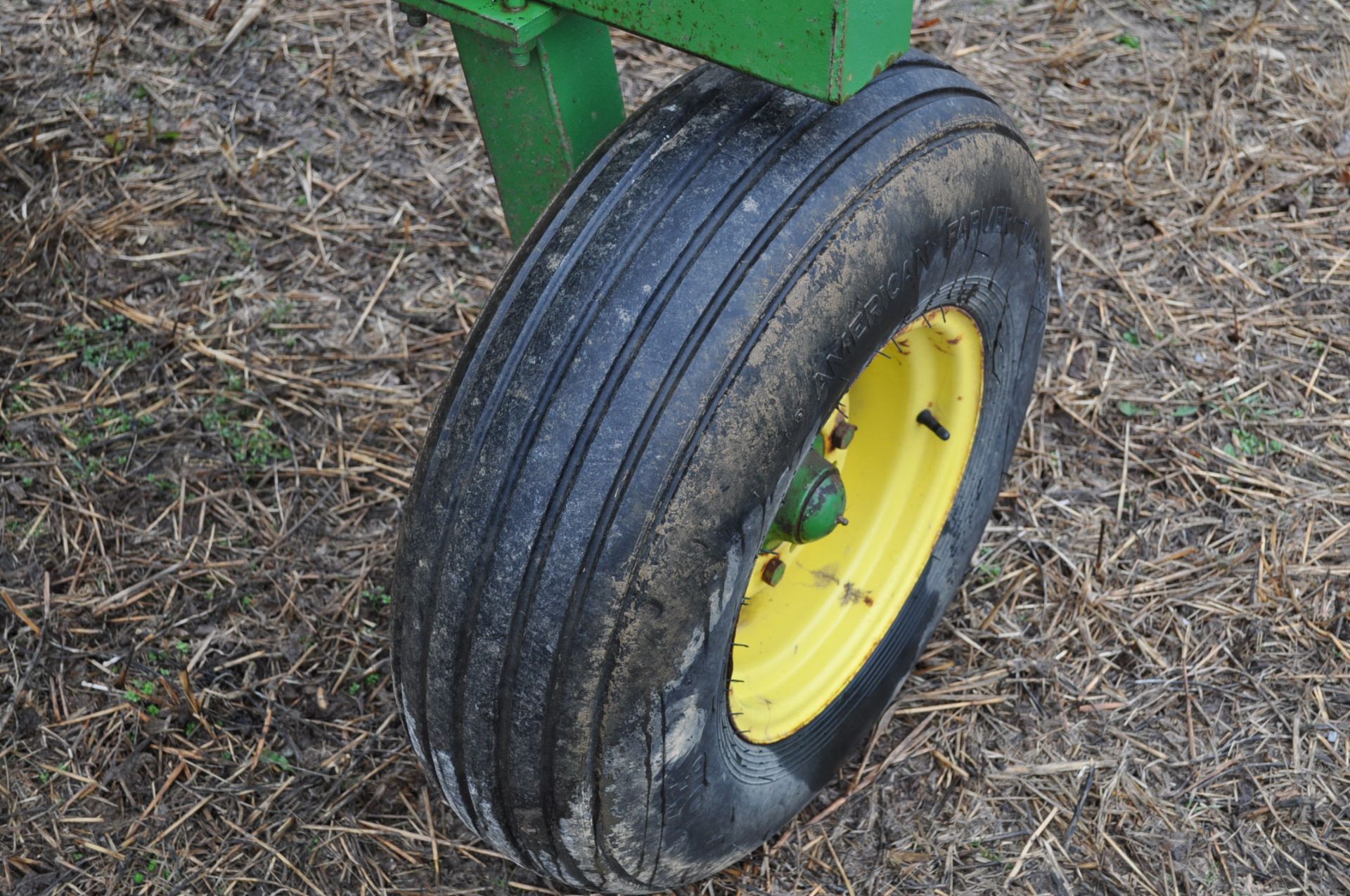 John Deere 535 pull-type sprayer, 350 gallon tank, 30’ boom - Image 5 of 11