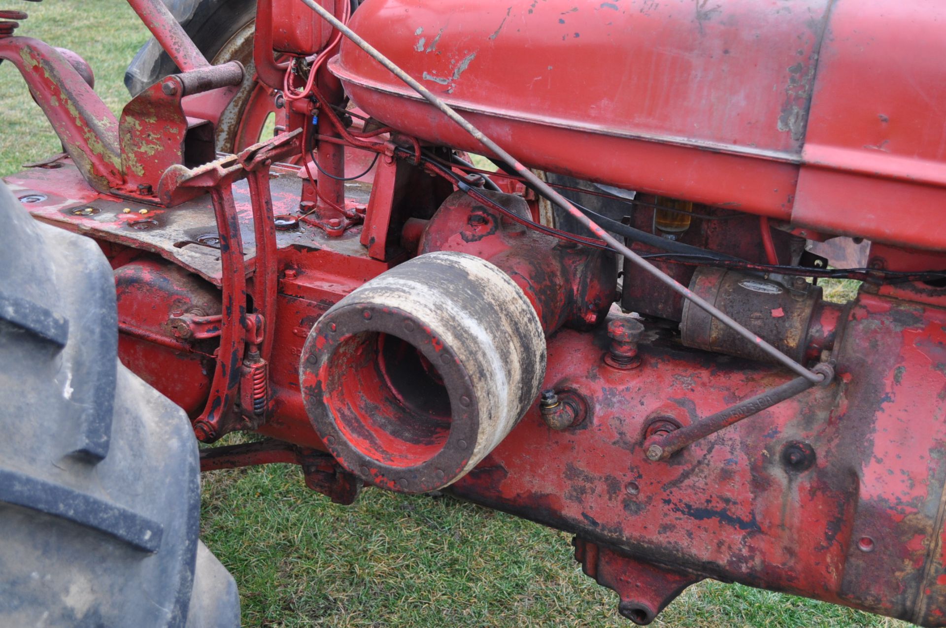 McCormick Farmall H tractor, 12.4-38 rear, narrow front, side pulley, 540 pto, SN FBH273308XL - Image 10 of 14