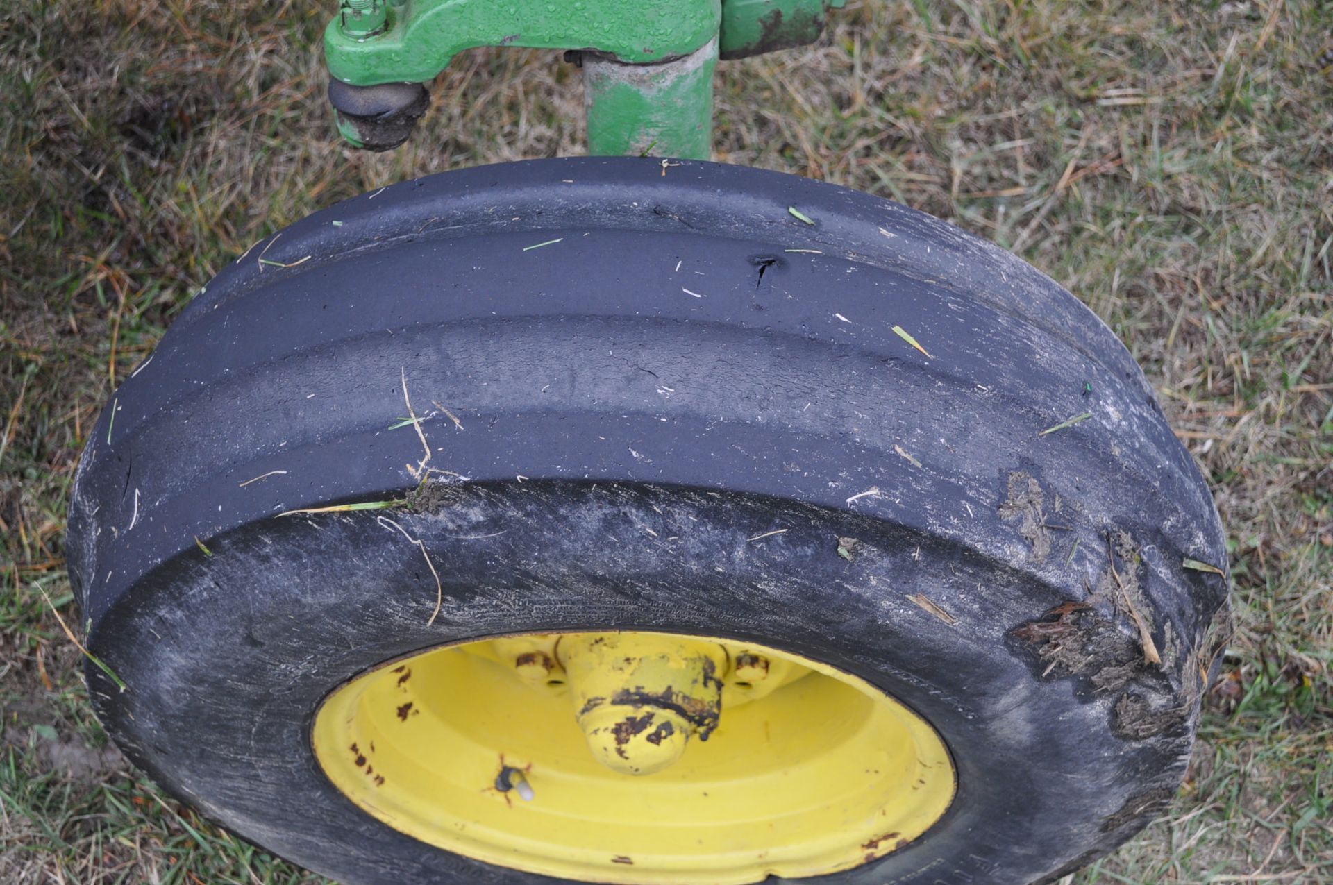 John Deere 4030 tractor, diesel, 18.4-34 rear duals, rear wts, 9.5-15 front, 4-post canopy, Syncro, - Image 8 of 26