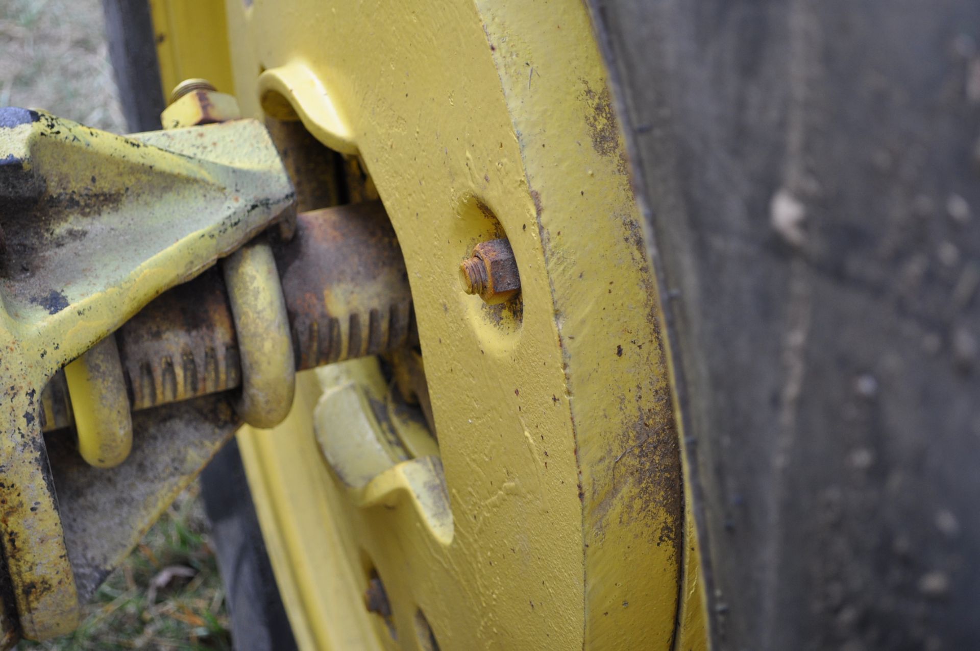 John Deere 4230 tractor, diesel, 18.4-34 hub duals, 10.00-16 front, CHA, Quad range, 2 hyd - Image 12 of 23