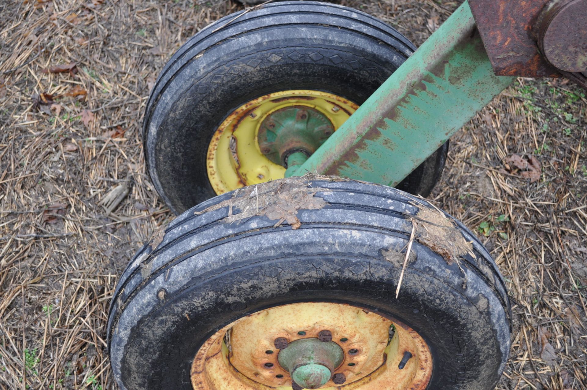 18’ John Deere 220 disc, hyd fold, 9 inch spacing - Image 14 of 15