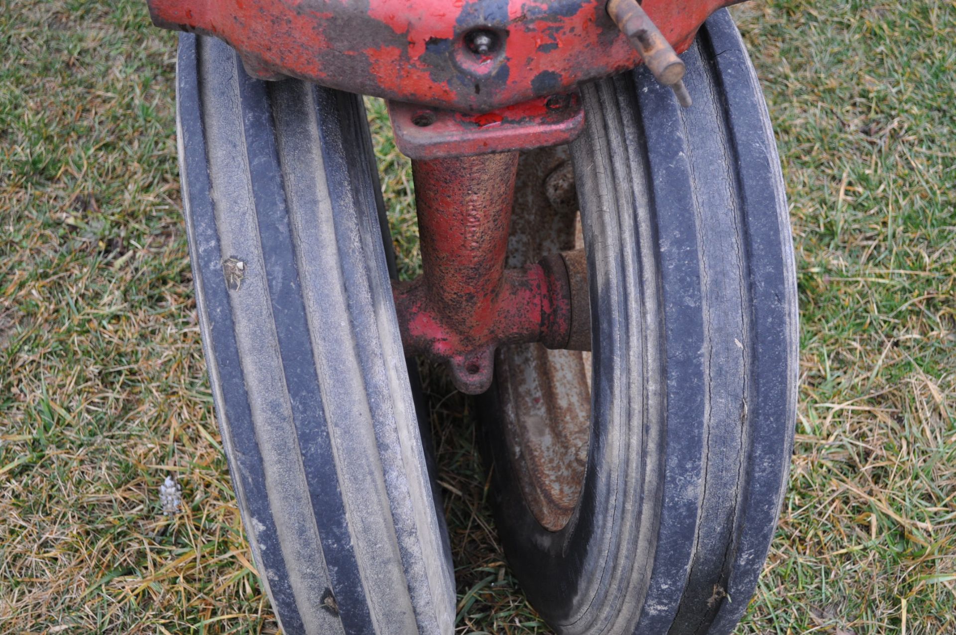McCormick Farmall H tractor, 12.4-38 rear, narrow front, side pulley, 540 pto, SN FBH273308XL - Image 5 of 14
