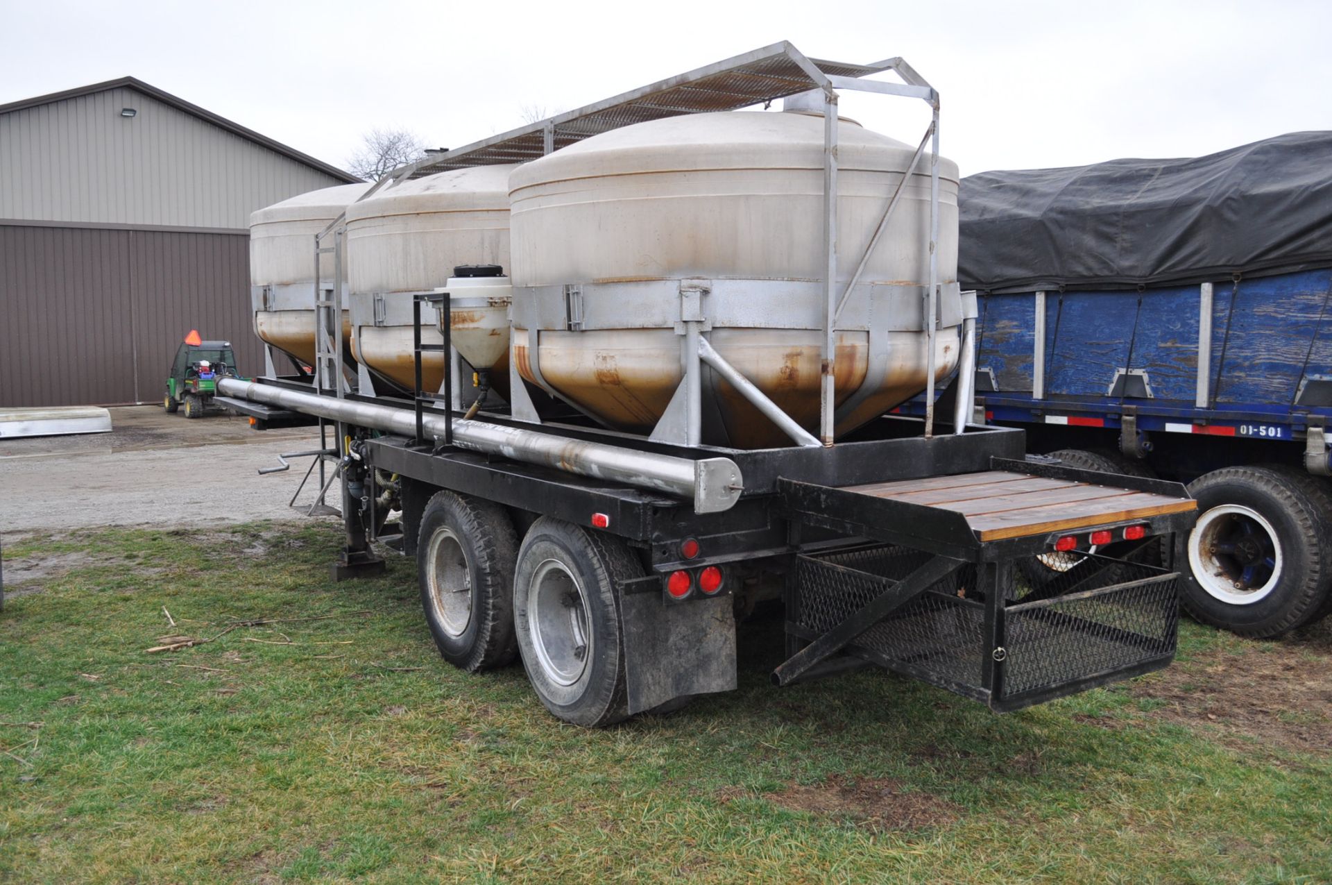 24’ Allied trailer, tandem axle, (3) 1200-gallon poly cone tanks, VIN CA700151 - Image 2 of 9
