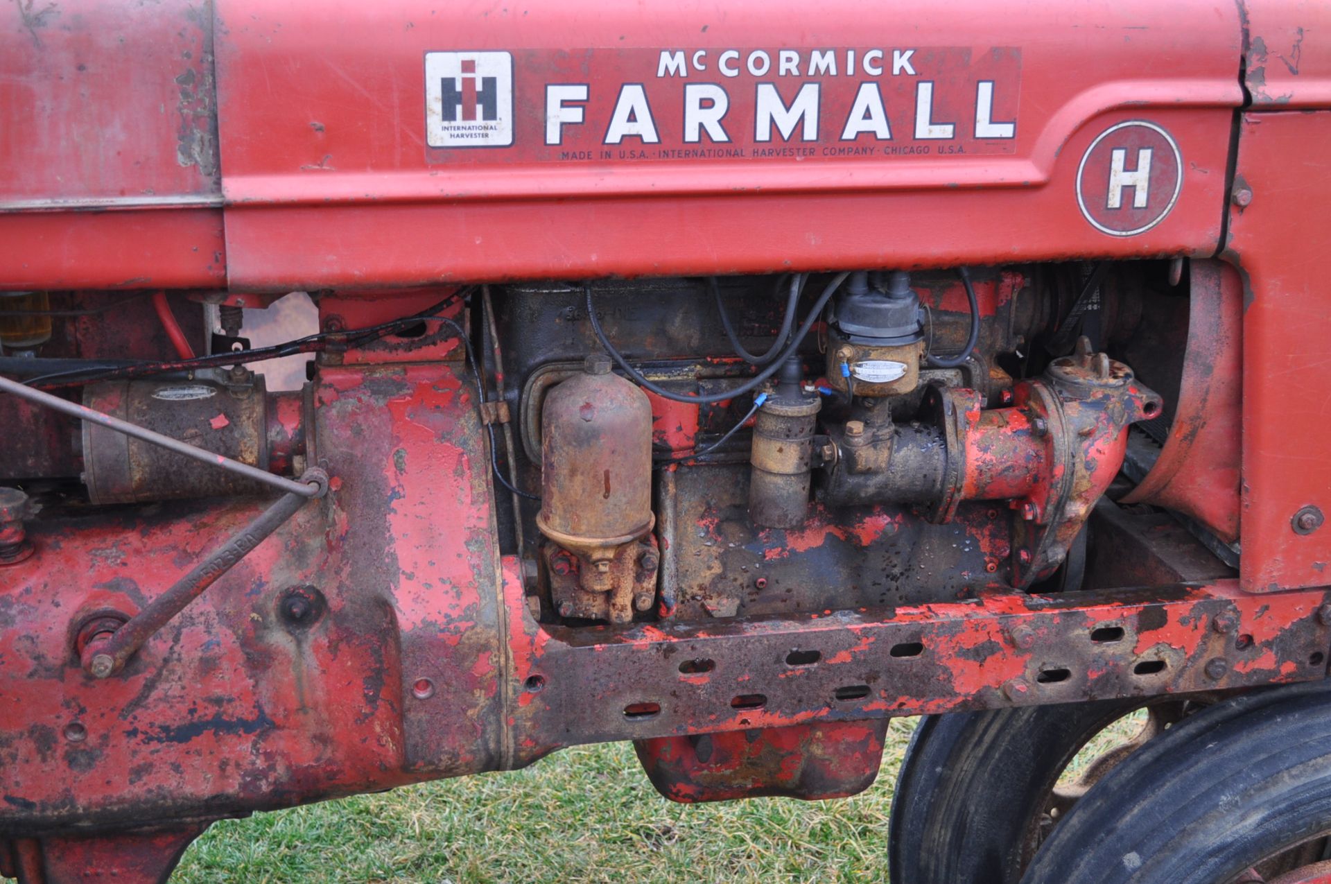 McCormick Farmall H tractor, 12.4-38 rear, narrow front, side pulley, 540 pto, SN FBH273308XL - Image 9 of 14