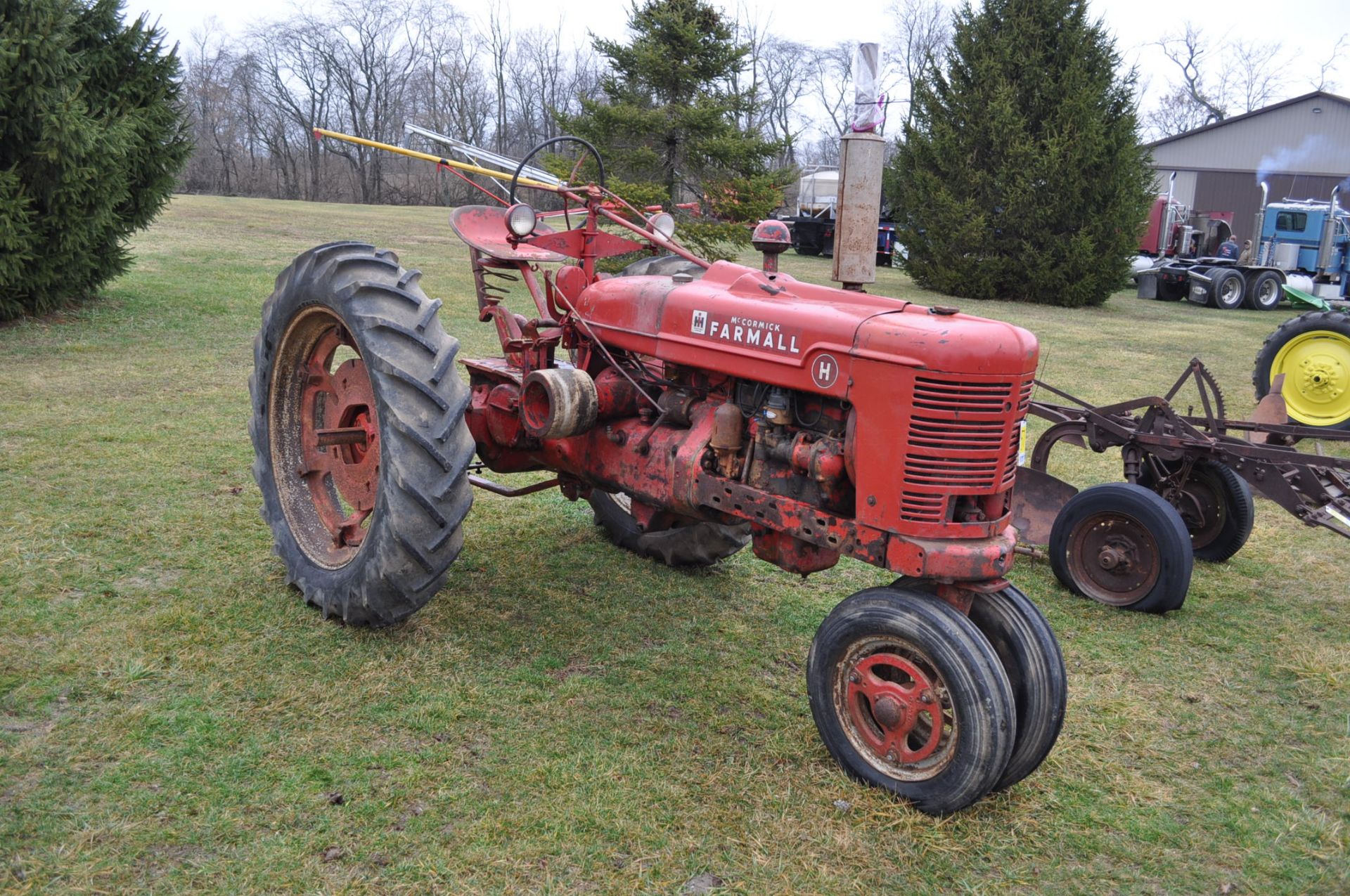 McCormick Farmall H tractor, 12.4-38 rear, narrow front, side pulley, 540 pto, SN FBH273308XL - Image 4 of 14