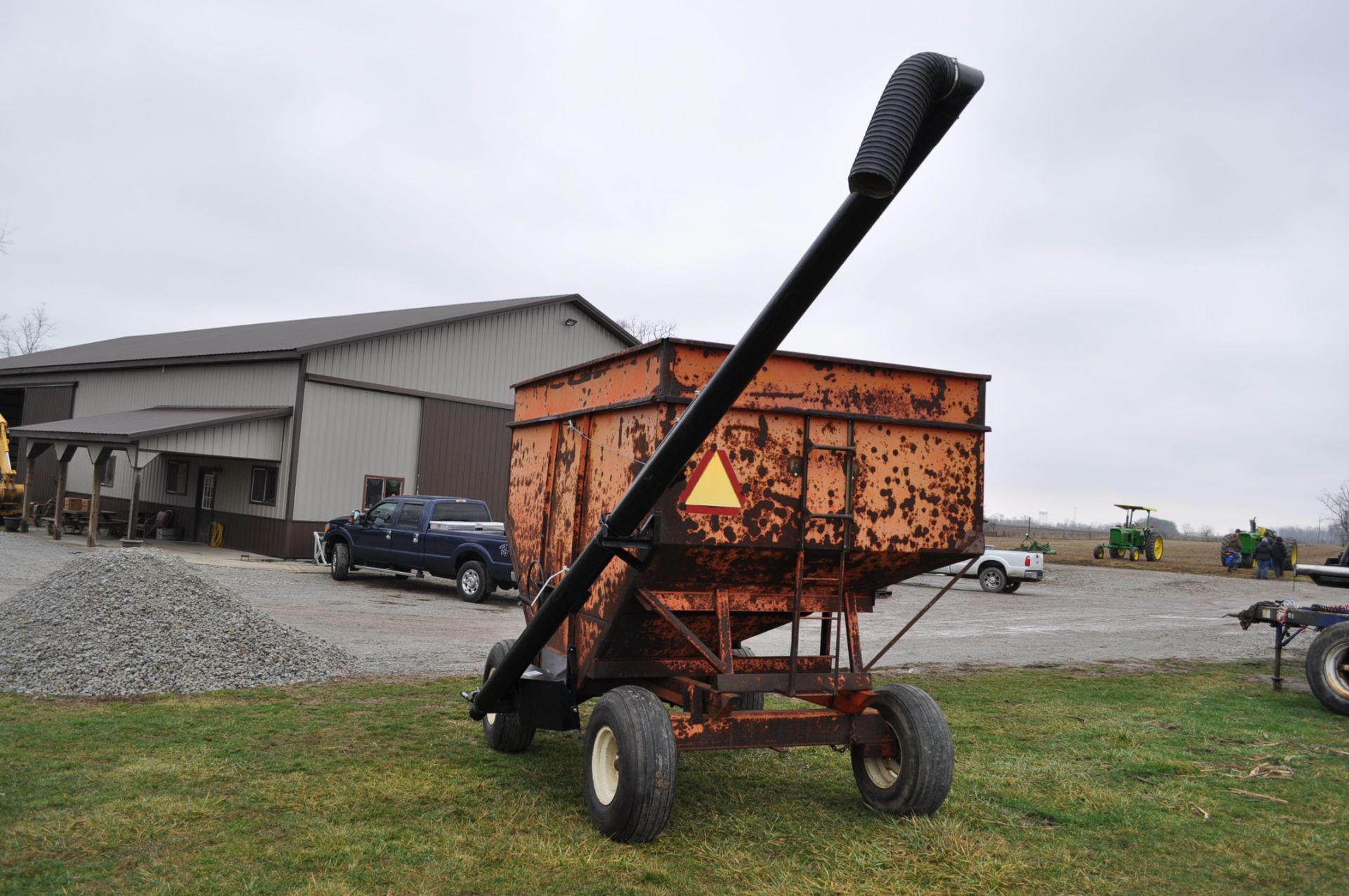 300 bushel gravity seed wagon, 15’ poly cup auger, hyd power unit, 12.5-15 tires - Image 2 of 7