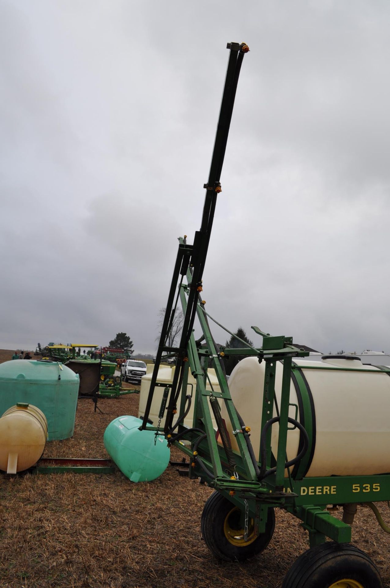 John Deere 535 pull-type sprayer, 350 gallon tank, 30’ boom - Image 7 of 11