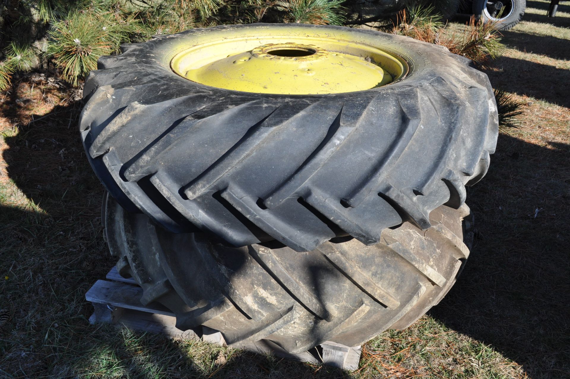 John Deere 4030 tractor, diesel, 18.4-34 rear duals, rear wts, 9.5-15 front, 4-post canopy, Syncro, - Image 24 of 26