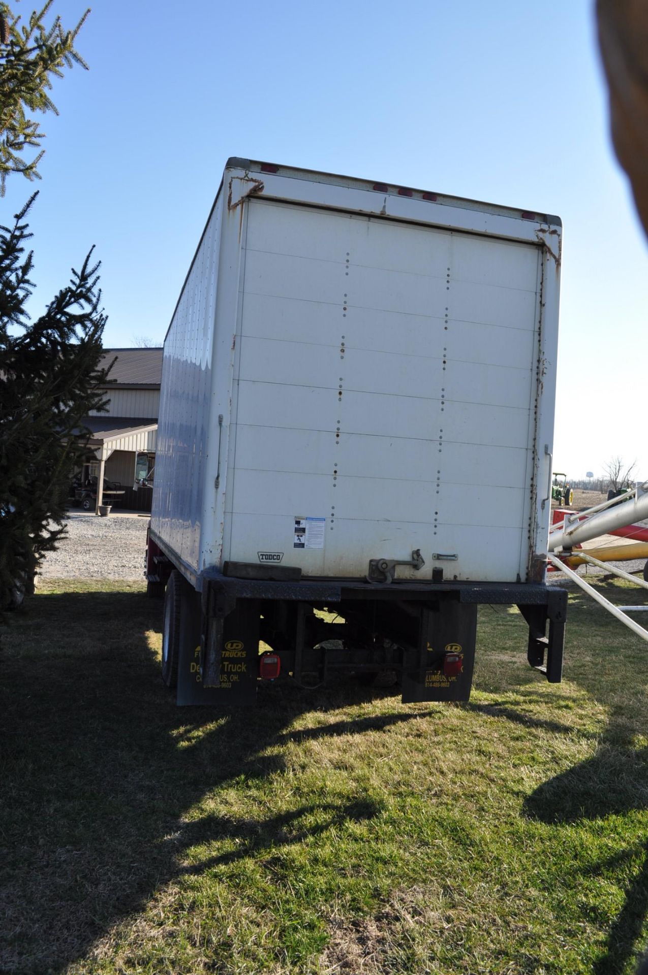 1999 Freightliner FL60 box truck, 20' box with roll up door, single axle, CAT 3126, 5 sp, hyd brake - Image 3 of 25