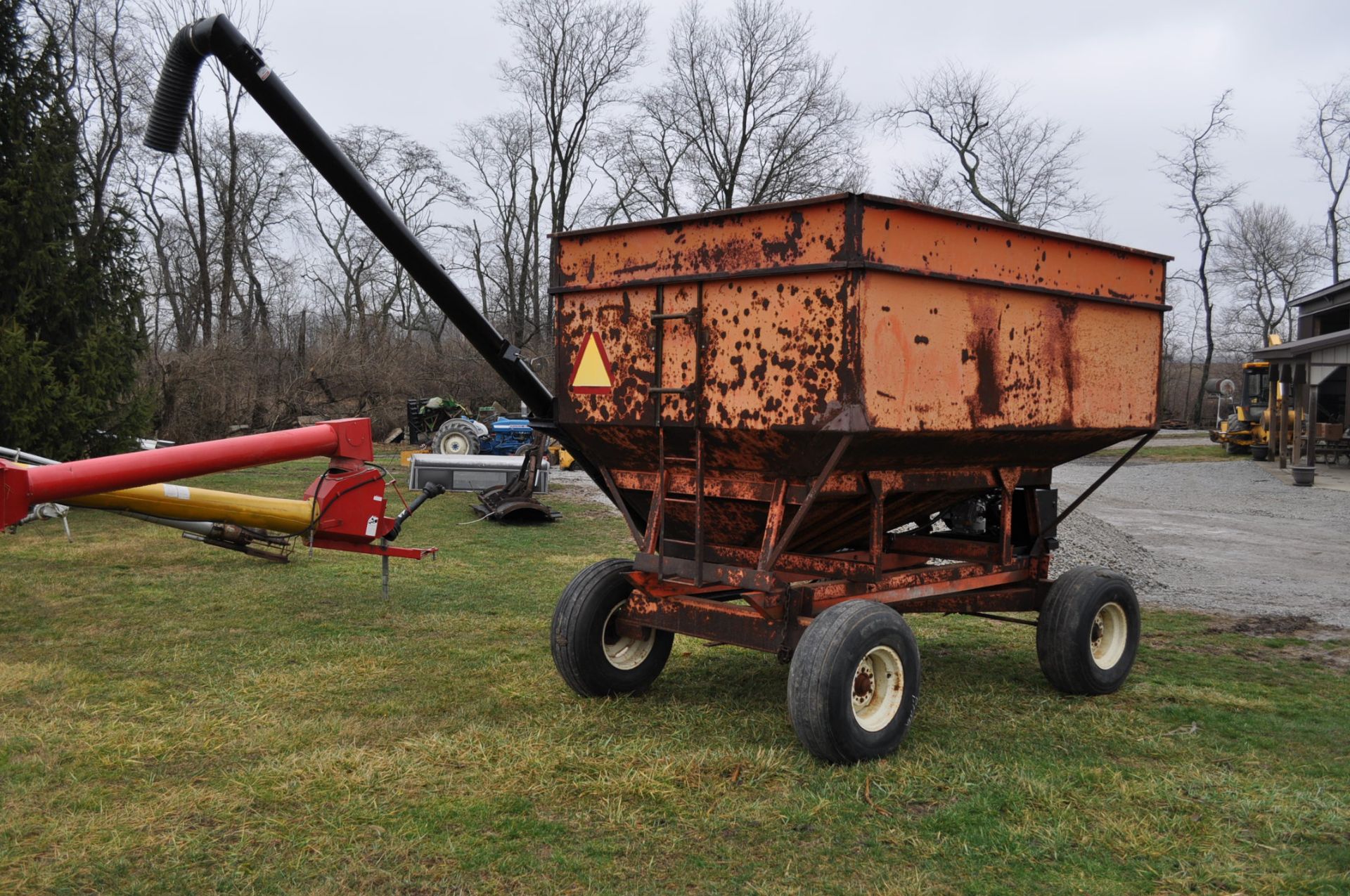 300 bushel gravity seed wagon, 15’ poly cup auger, hyd power unit, 12.5-15 tires - Image 3 of 7