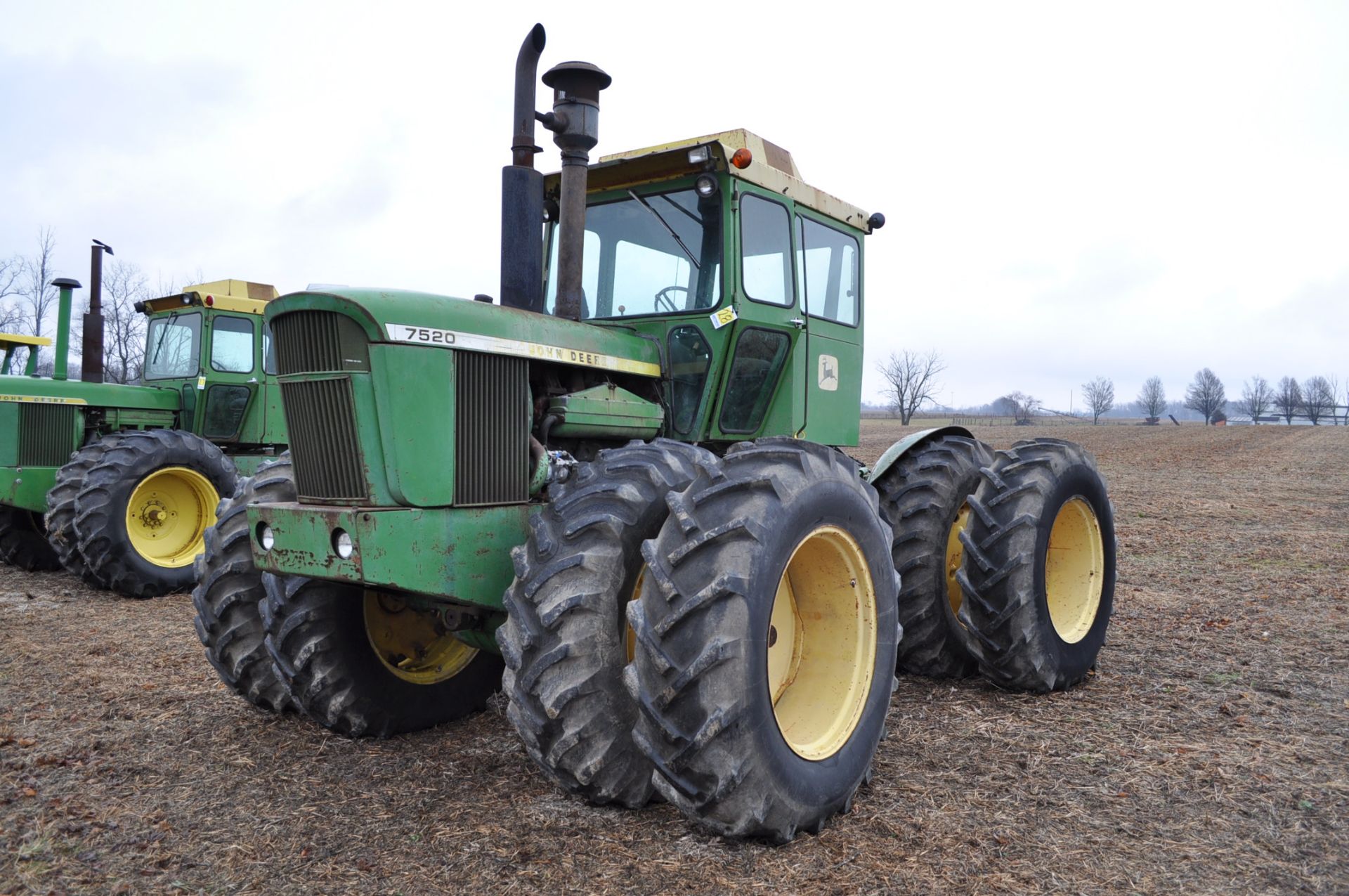 John Deere 7520 tractor, 4WD, diesel, 18.4-34 duals, original fenders, CHA, cab interior kit, 3