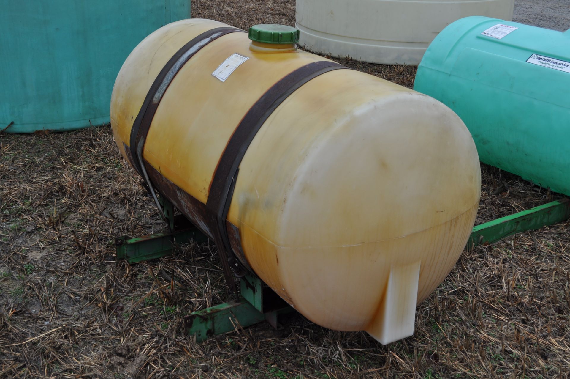 200 gallon round poly tank with cradle - Image 2 of 4