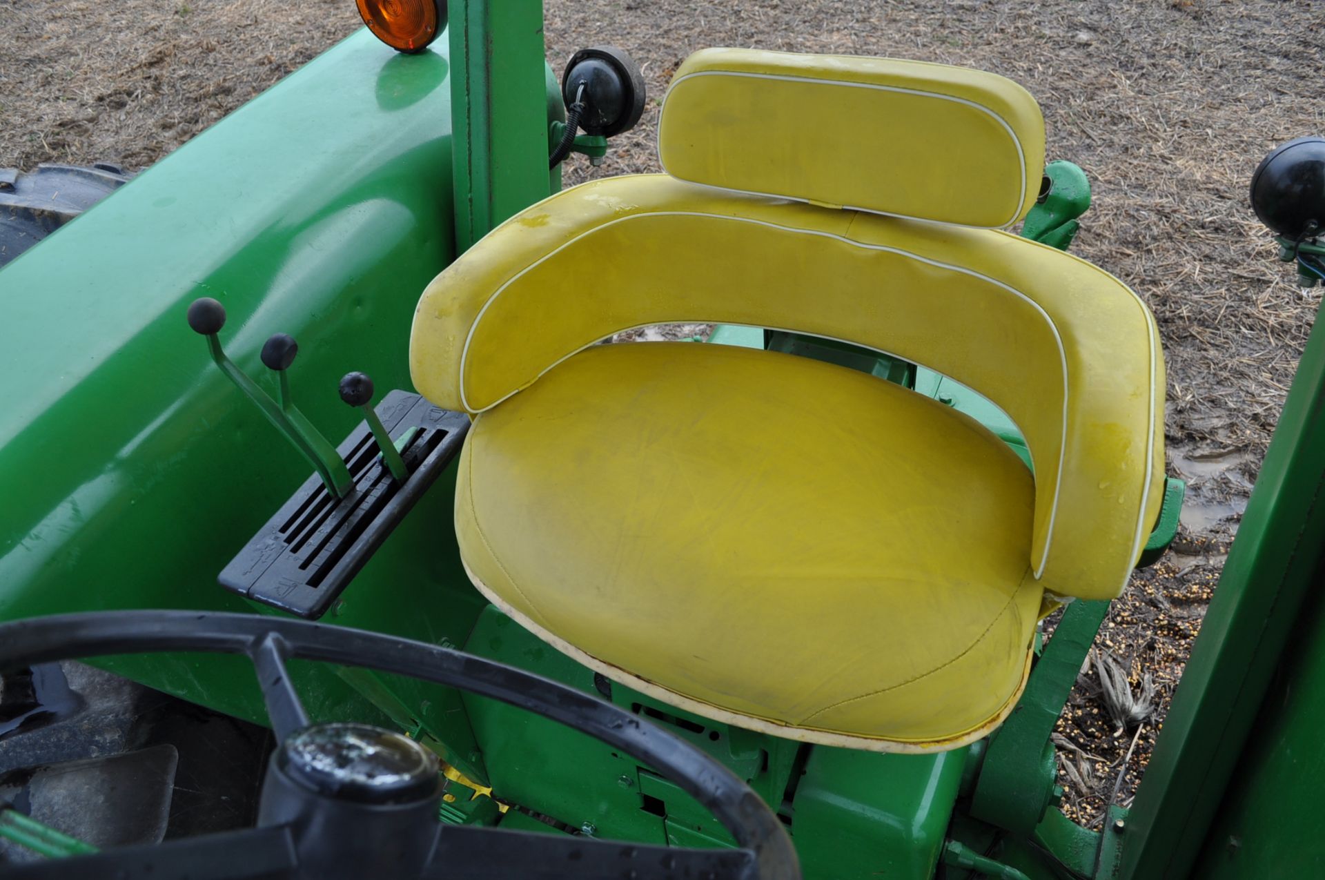 John Deere 4520 tractor, ***4520 frame with 4620 engine**** diesel, 18.4-38 new inside rear - Image 14 of 17