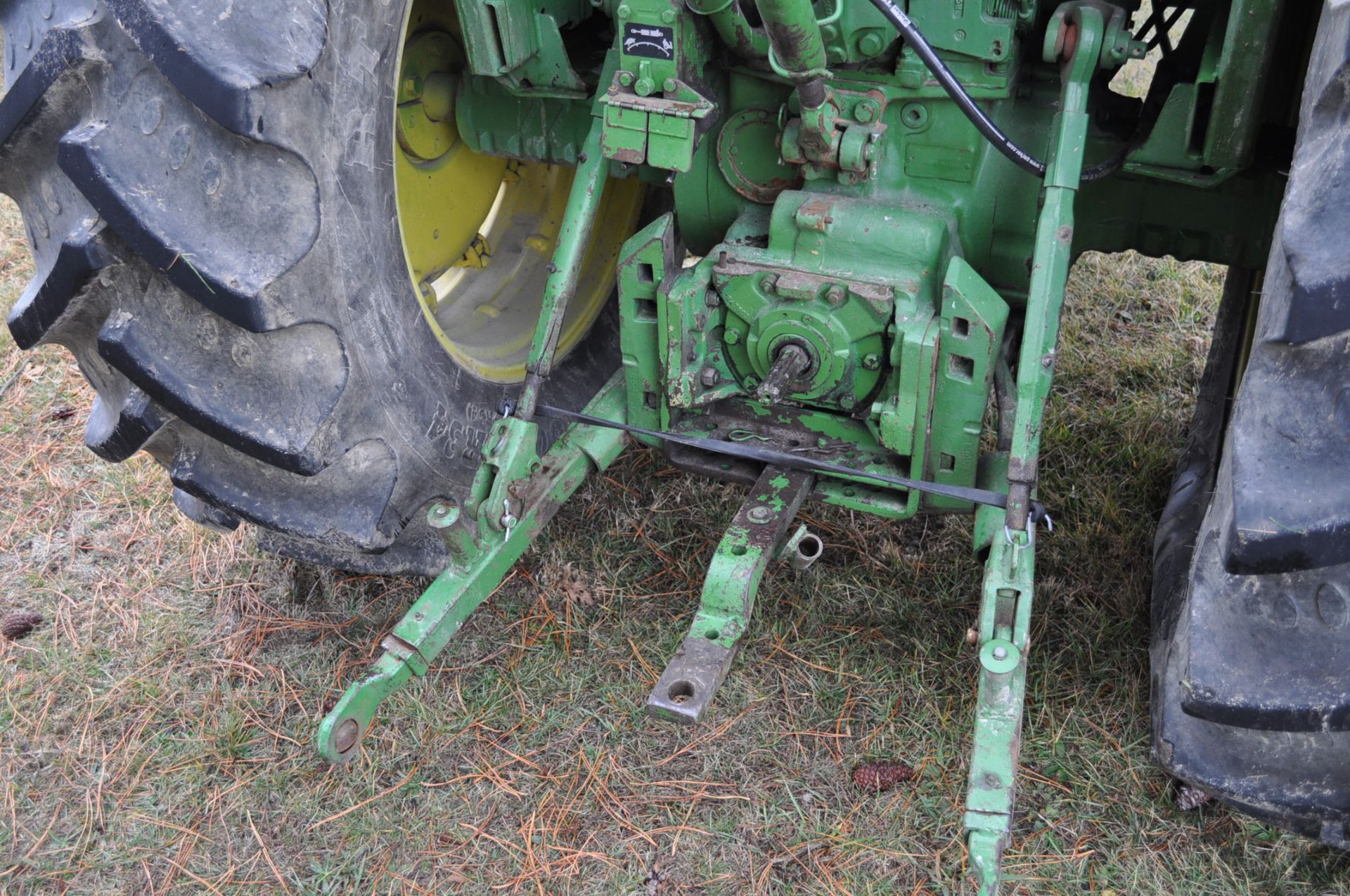 John Deere 4030 tractor, diesel, 18.4-34 rear duals, rear wts, 9.5-15 front, 4-post canopy, Syncro, - Image 9 of 26