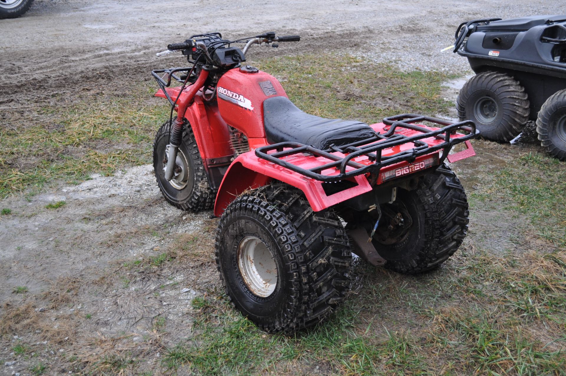 Honda Big Red 3-wheeler, new 25 x 12.00-9 tires - Image 2 of 8