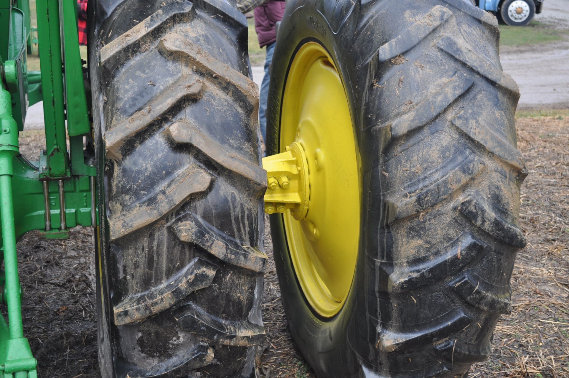 John Deere 4520 tractor, ***4520 frame with 4620 engine**** diesel, 18.4-38 new inside rear - Image 7 of 17