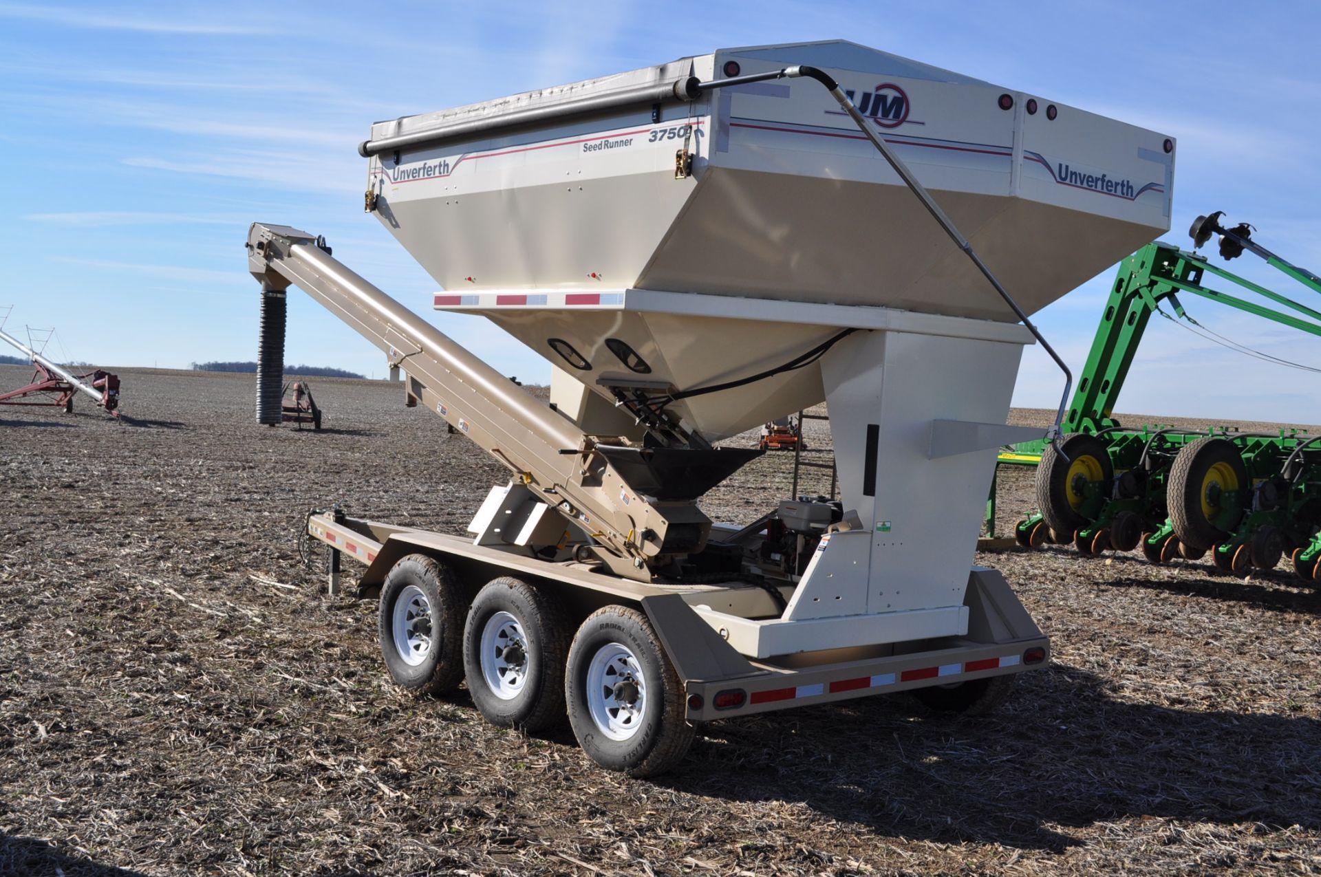 3750 Unverferth Seed Runner Seed Tender, tri-axle, 2 5/16 ball hitch, 18 ft seed conveyor, Honda - Image 2 of 19