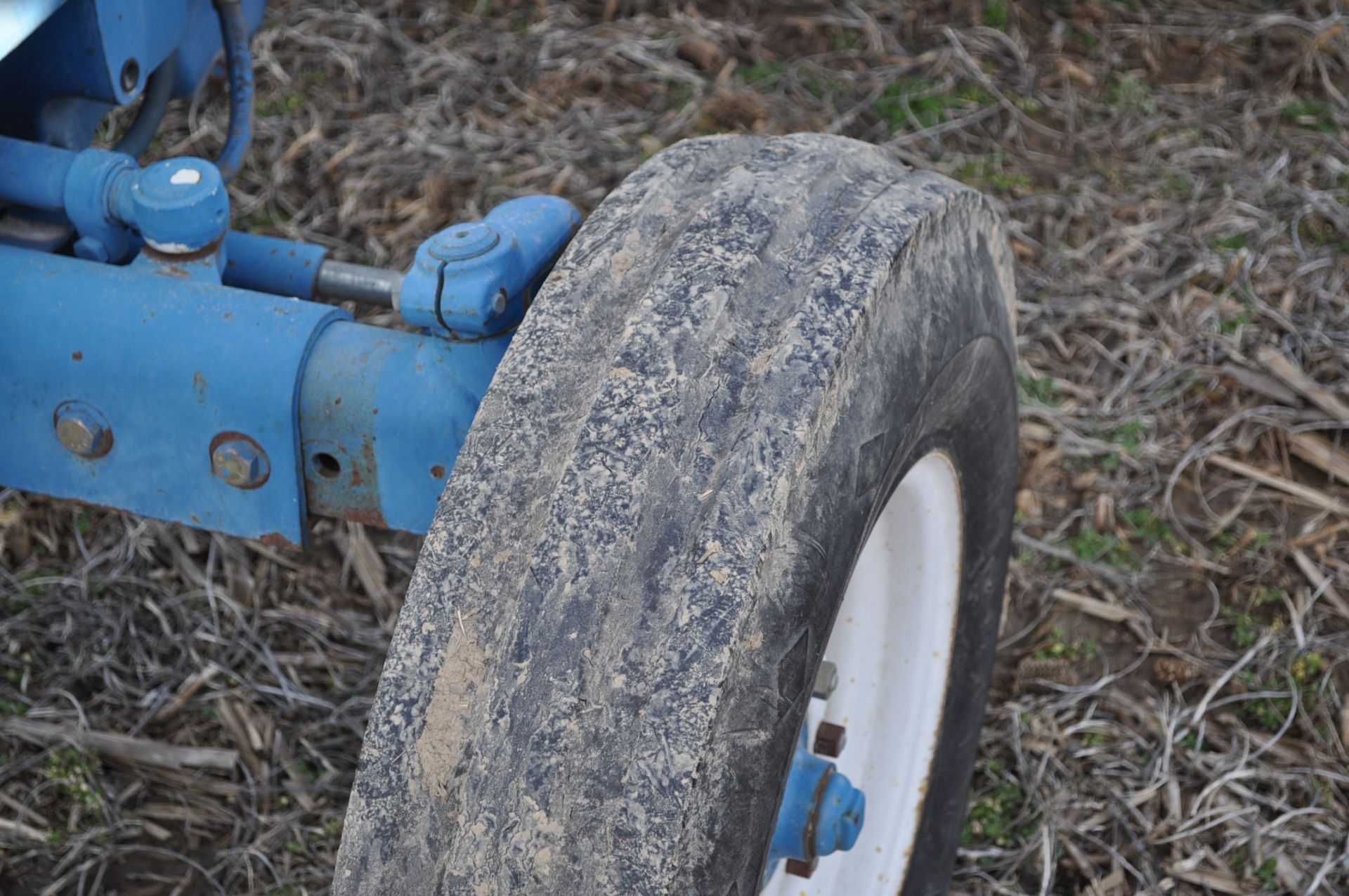 Ford 4630 Diesel Tractor, 16.9-30 rear tires, 7.5-16 front tires, 540 pto, 2 hyd remotes 3 pt, 6 - Image 5 of 16