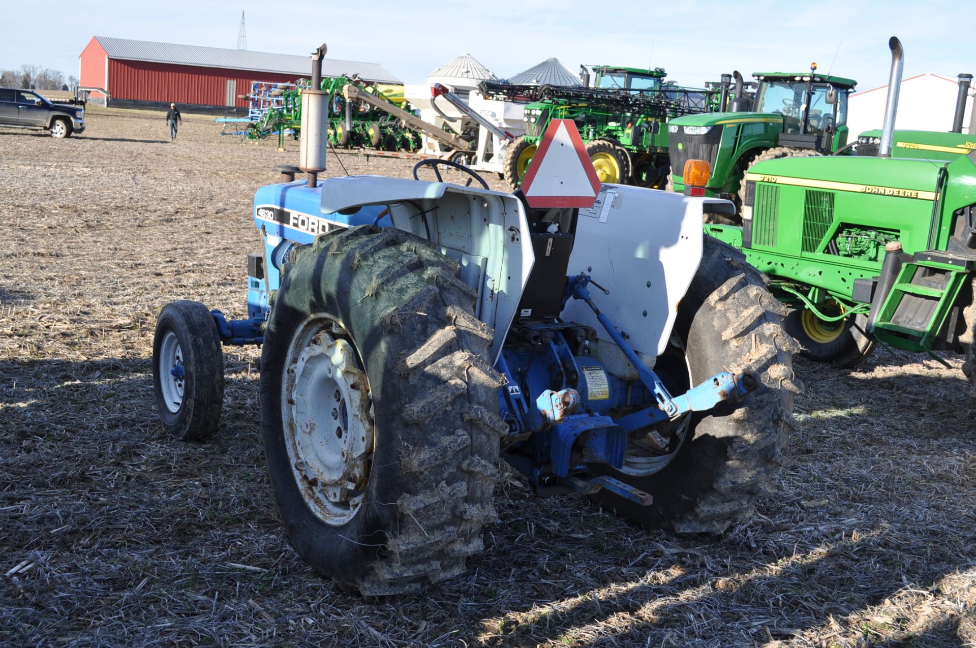 Ford 4630 Diesel Tractor, 16.9-30 rear tires, 7.5-16 front tires, 540 pto, 2 hyd remotes 3 pt, 6 - Image 2 of 16