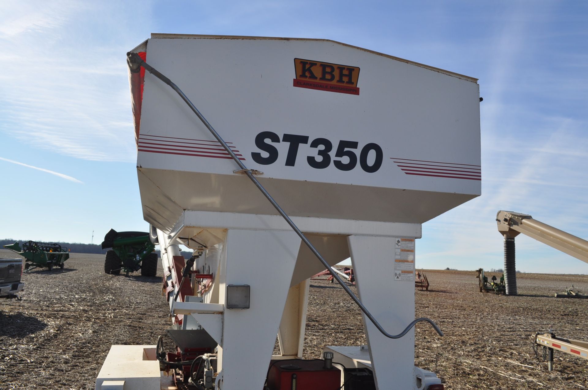 KBH Seed Tender Trailer, 2 compartment, 16 ft KSI Conveyor, Honda GX160 engine with electric - Image 11 of 16