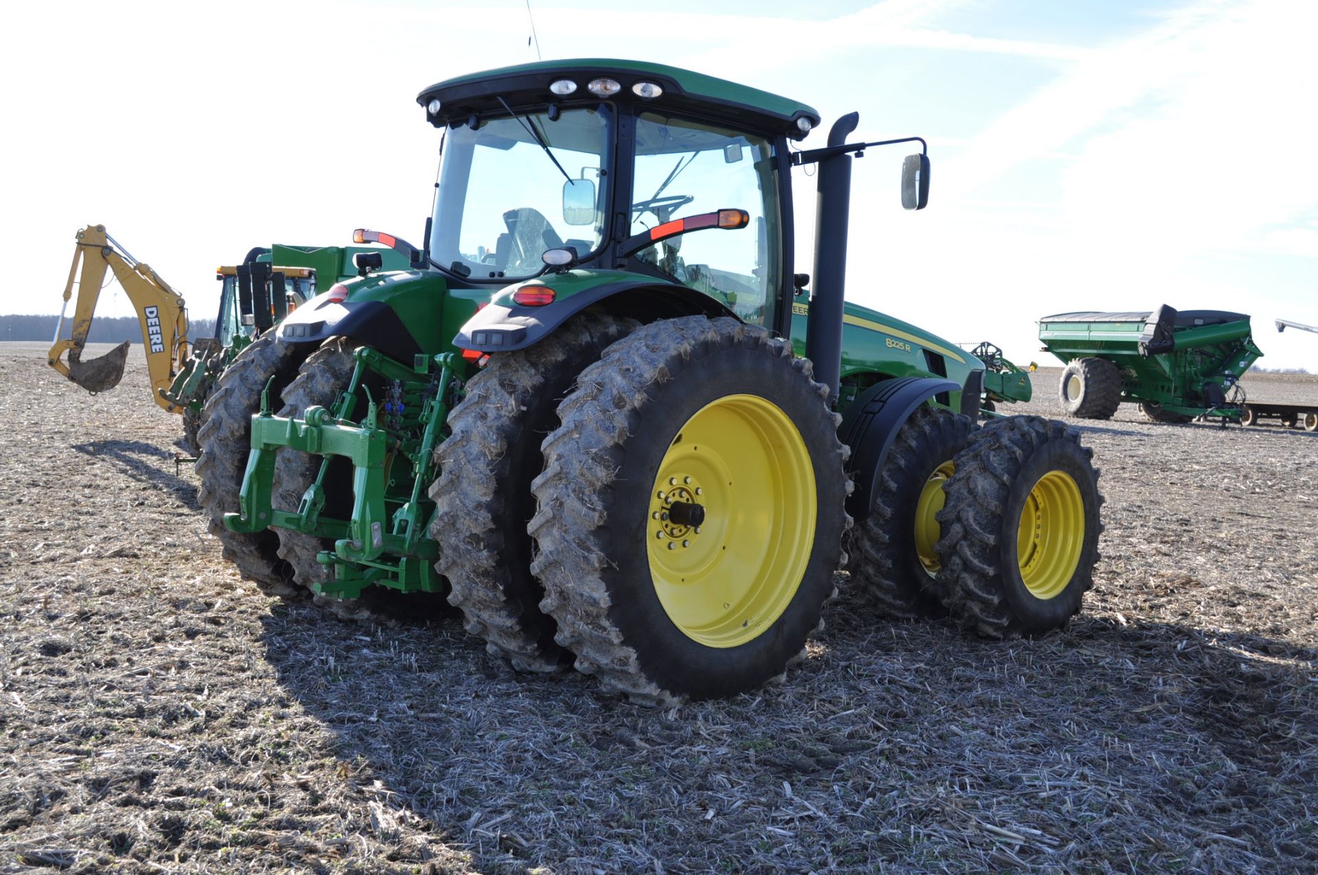 John Deere 8225R MFWD Tractor 480/80 R46 duals, 420/90R30 front duals, power shift, 5 hyd remotes, - Image 3 of 24