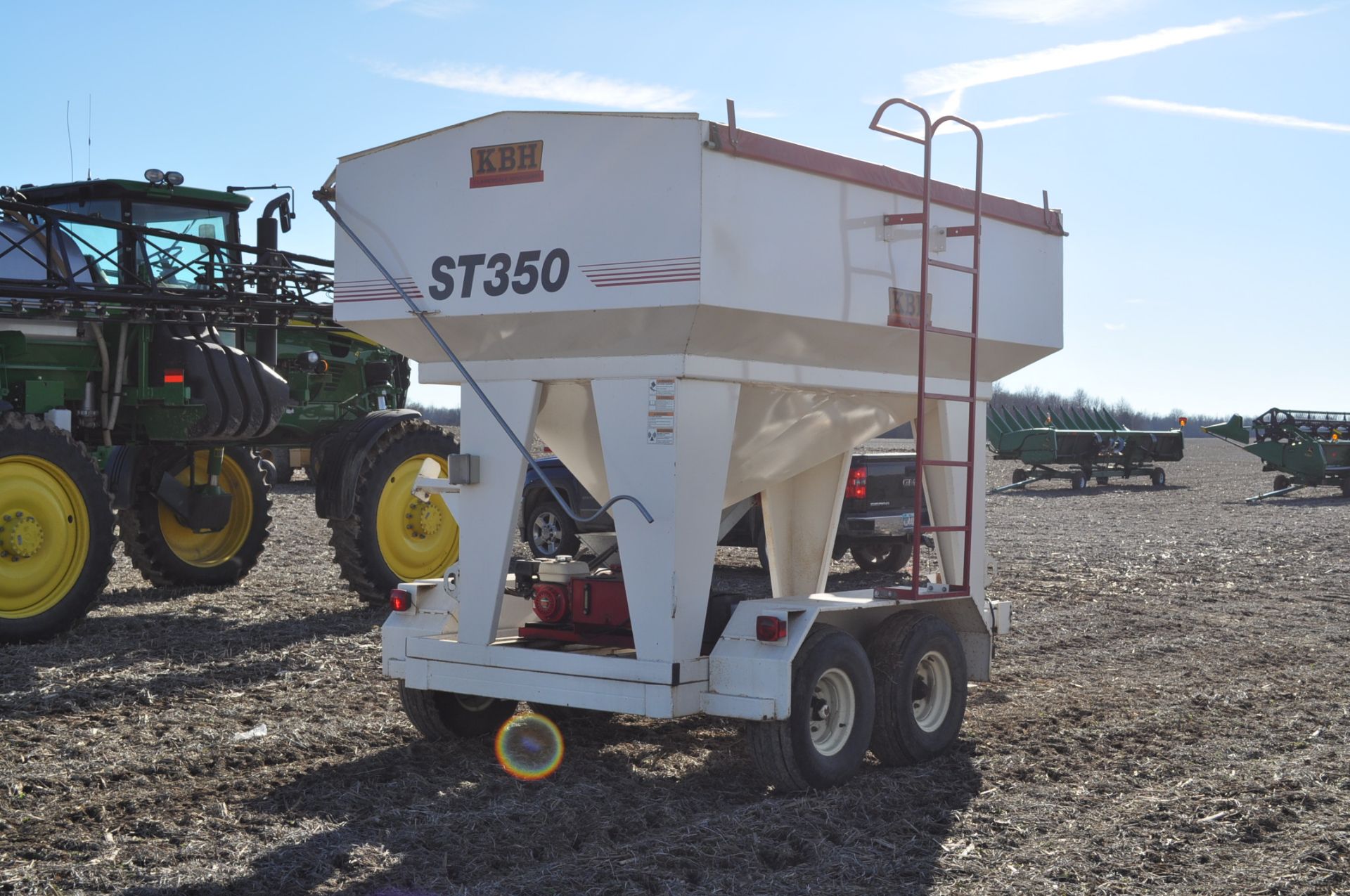 KBH Seed Tender Trailer, 2 compartment, 16 ft KSI Conveyor, Honda GX160 engine with electric - Image 3 of 16