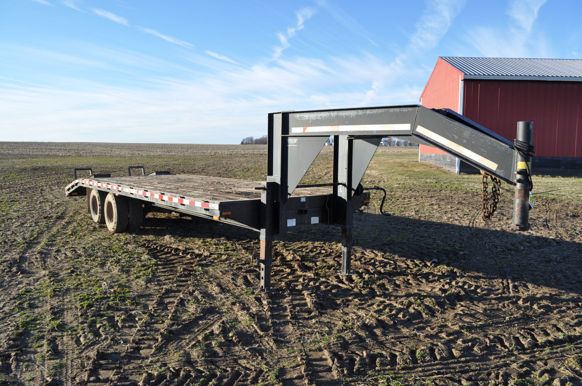 1997 20’+5’ Cornpro Gooseneck Trailer ramps, dual tandem axles, GVWR 18,000 lbs