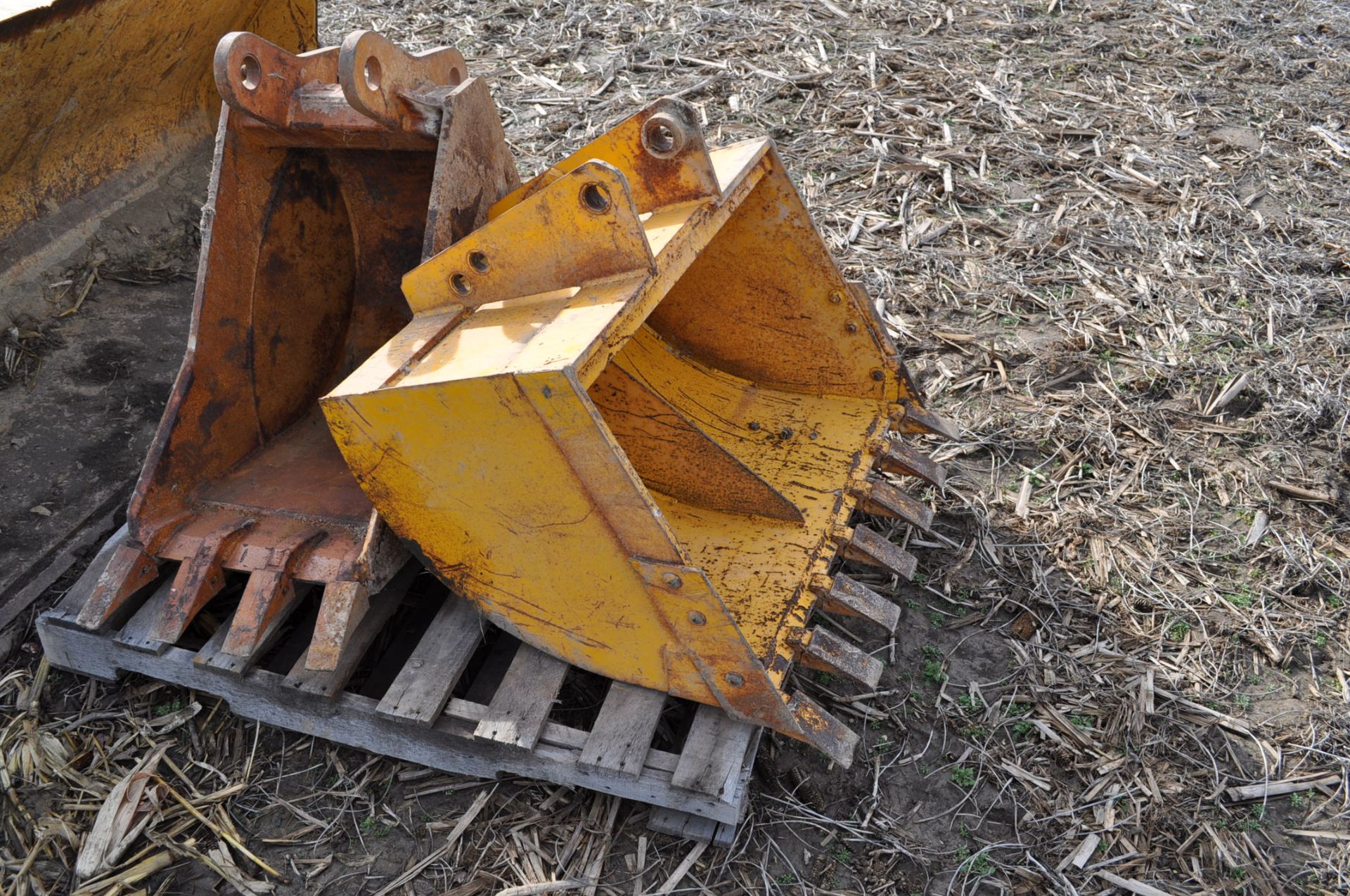 36" Backhoe bucket to fit John Deere 310 SE