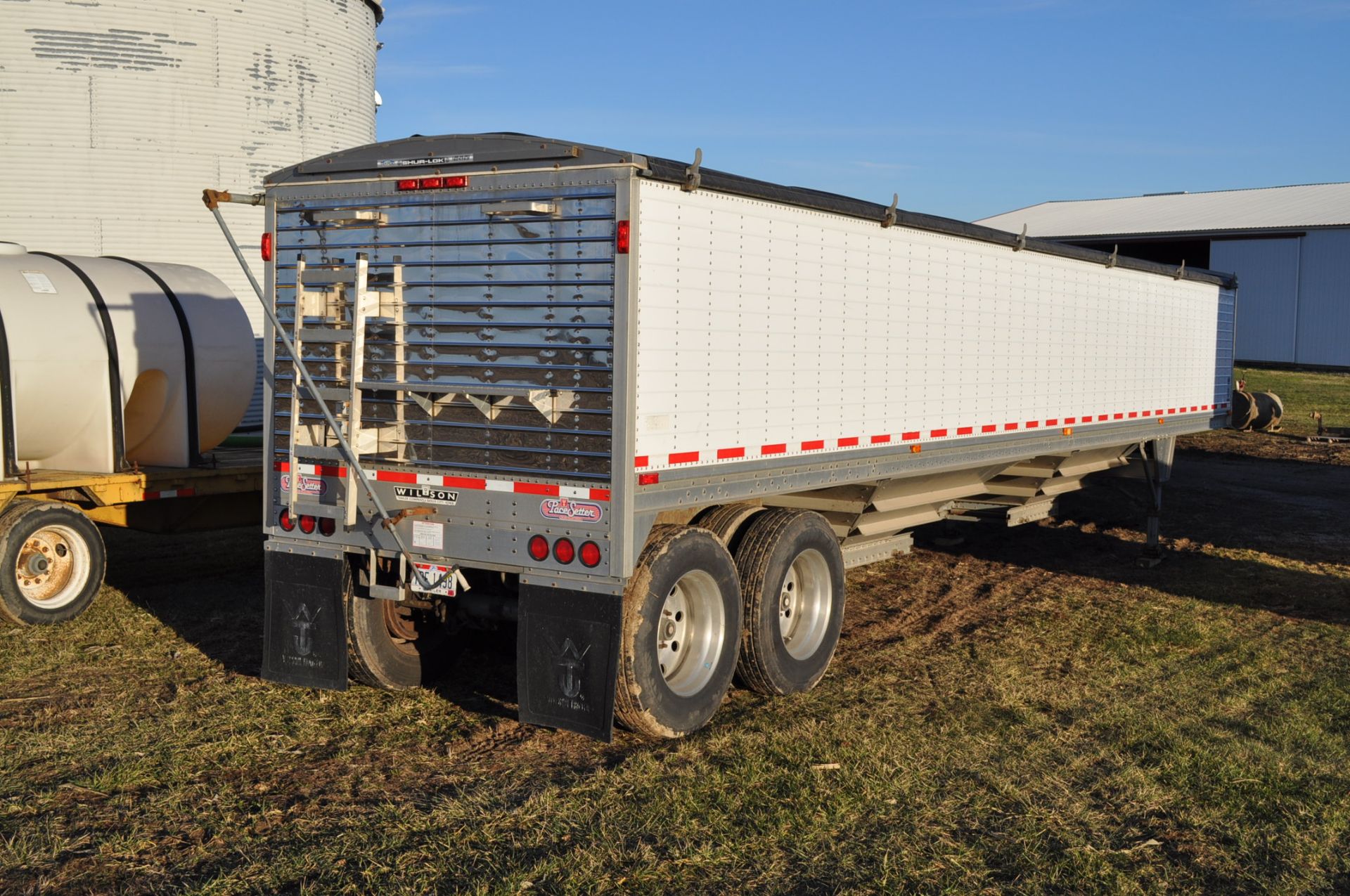 2000 40’ Wilson Grain Trailer ss front and rear panels, spring ride, aluminum outer and steel - Image 3 of 16