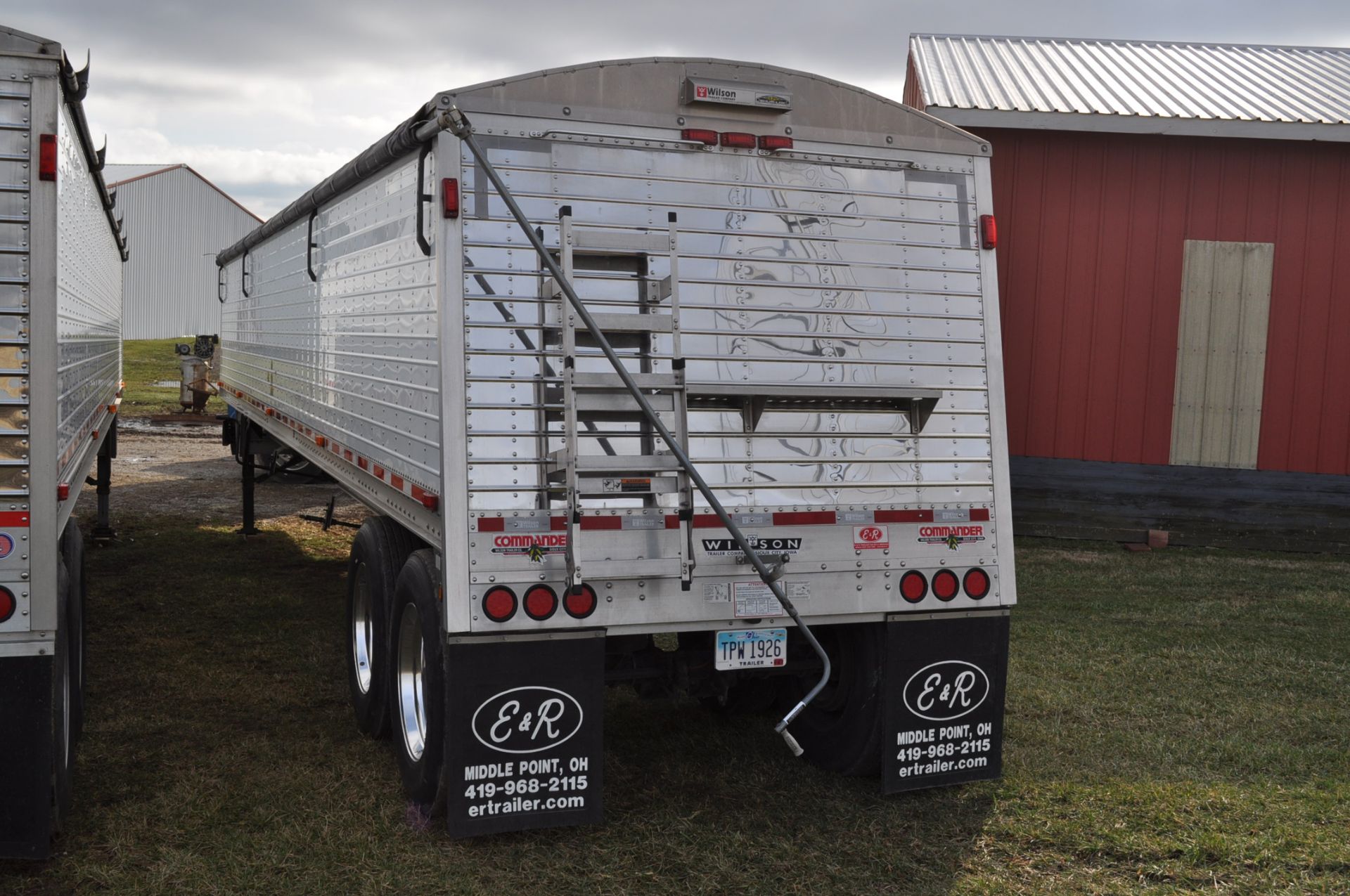 2012 40’ Wilson Grain Trailer ss front and rear panels, LED lights, air ride, 8 aluminum rims, 24. - Image 2 of 13