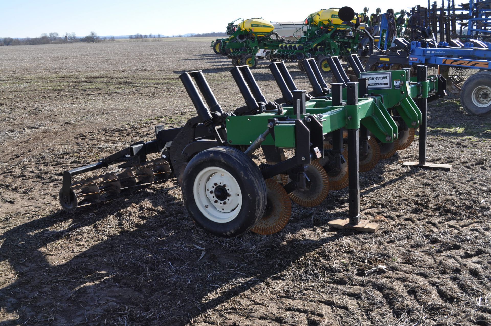 Unverferth Subsoiler, 6 shank with coulters, gauge wheels, mounted rear rolling basket, 3 pt - Image 4 of 7