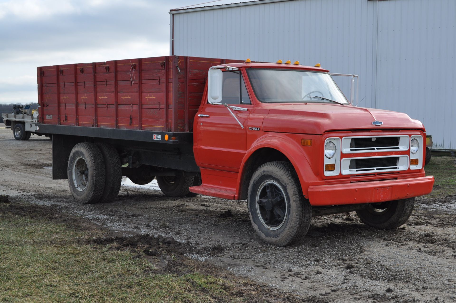 1971 Chevrolet C50 Grain Truck, 14’bed, dual hoist, Shows 85,165 miles, gas engine, 2 speed, VIN - Image 4 of 18